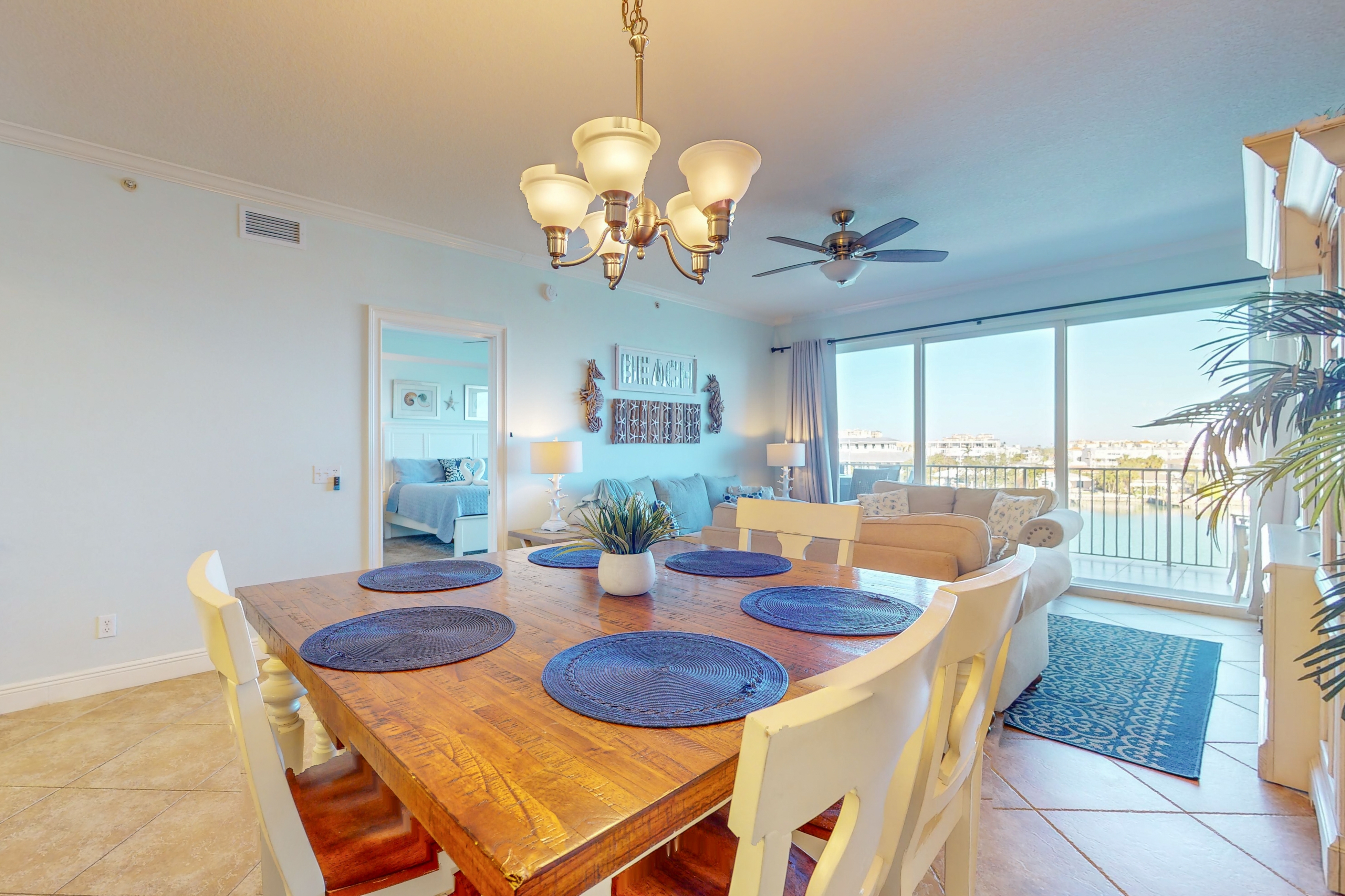 Waterfront condo in the heart of Clearwater Beach with balcony