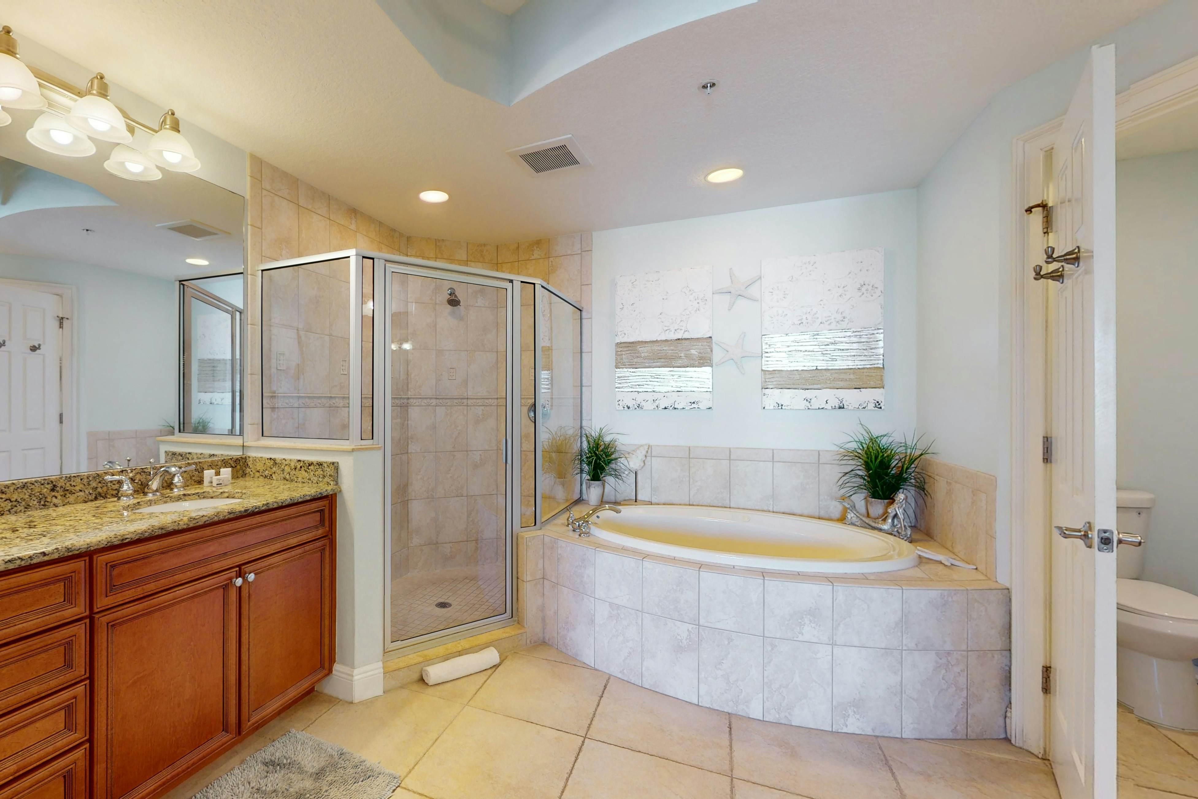 Waterfront condo in the heart of Clearwater Beach with balcony