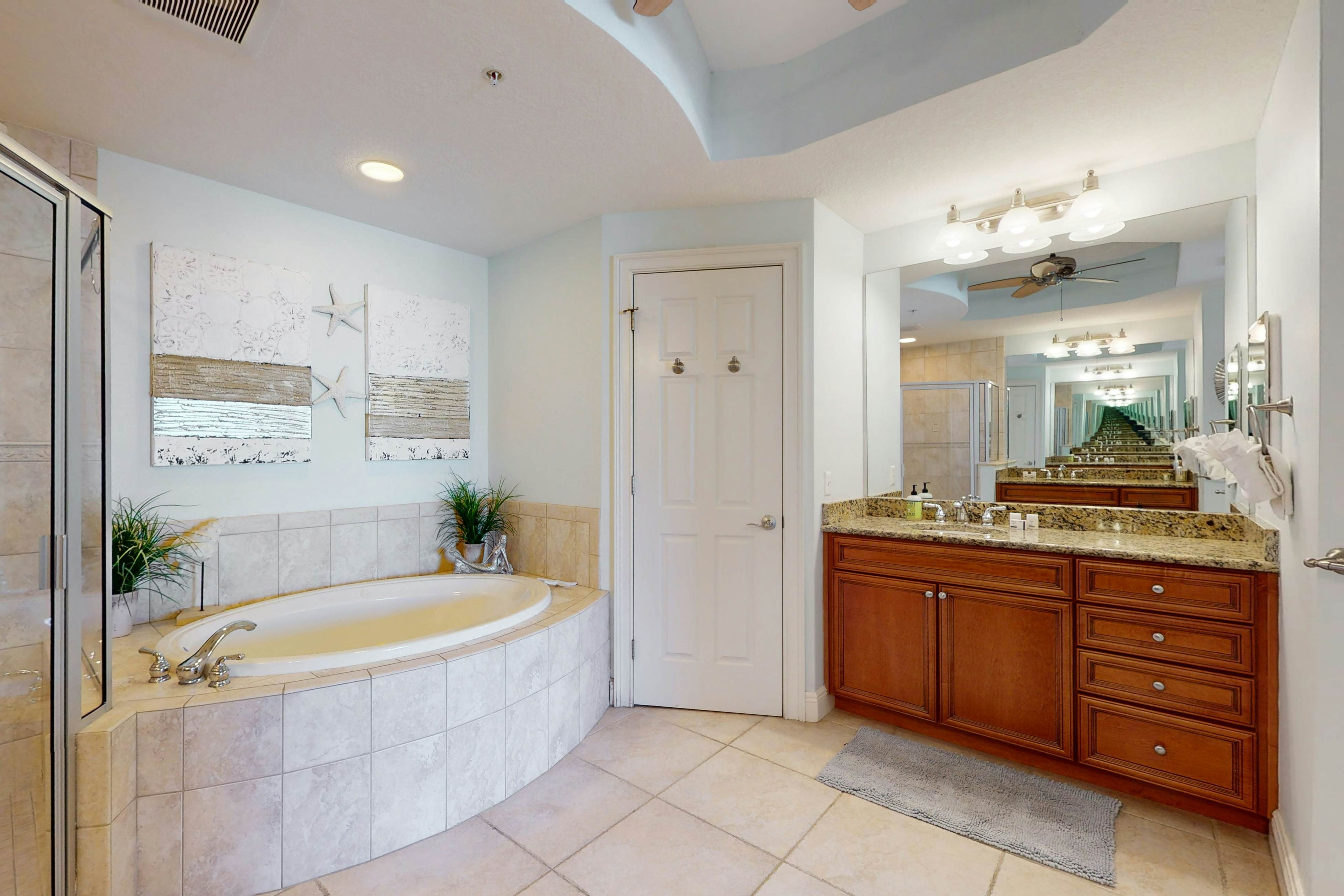 Waterfront condo in the heart of Clearwater Beach with balcony