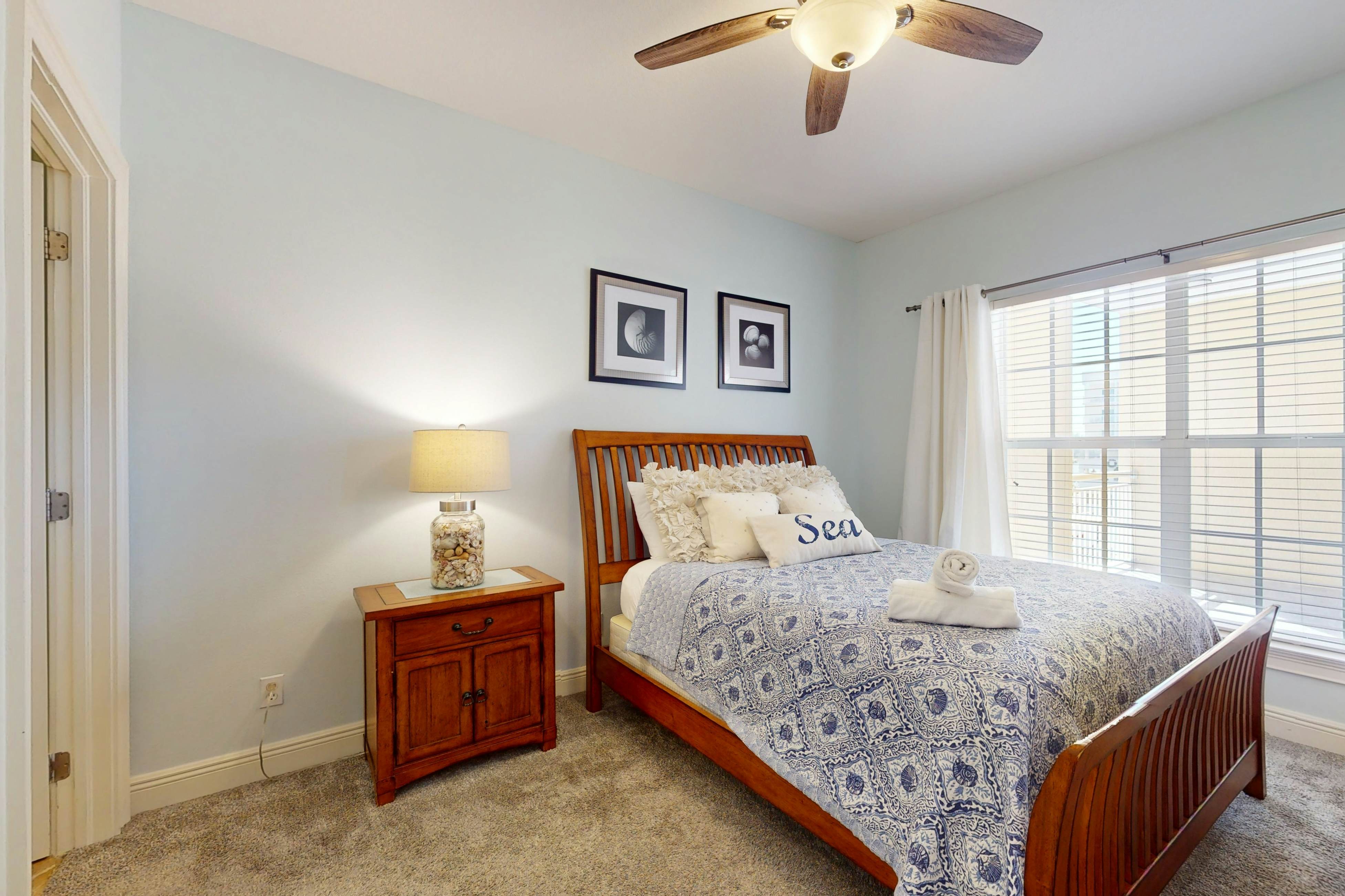 Waterfront condo in the heart of Clearwater Beach with balcony