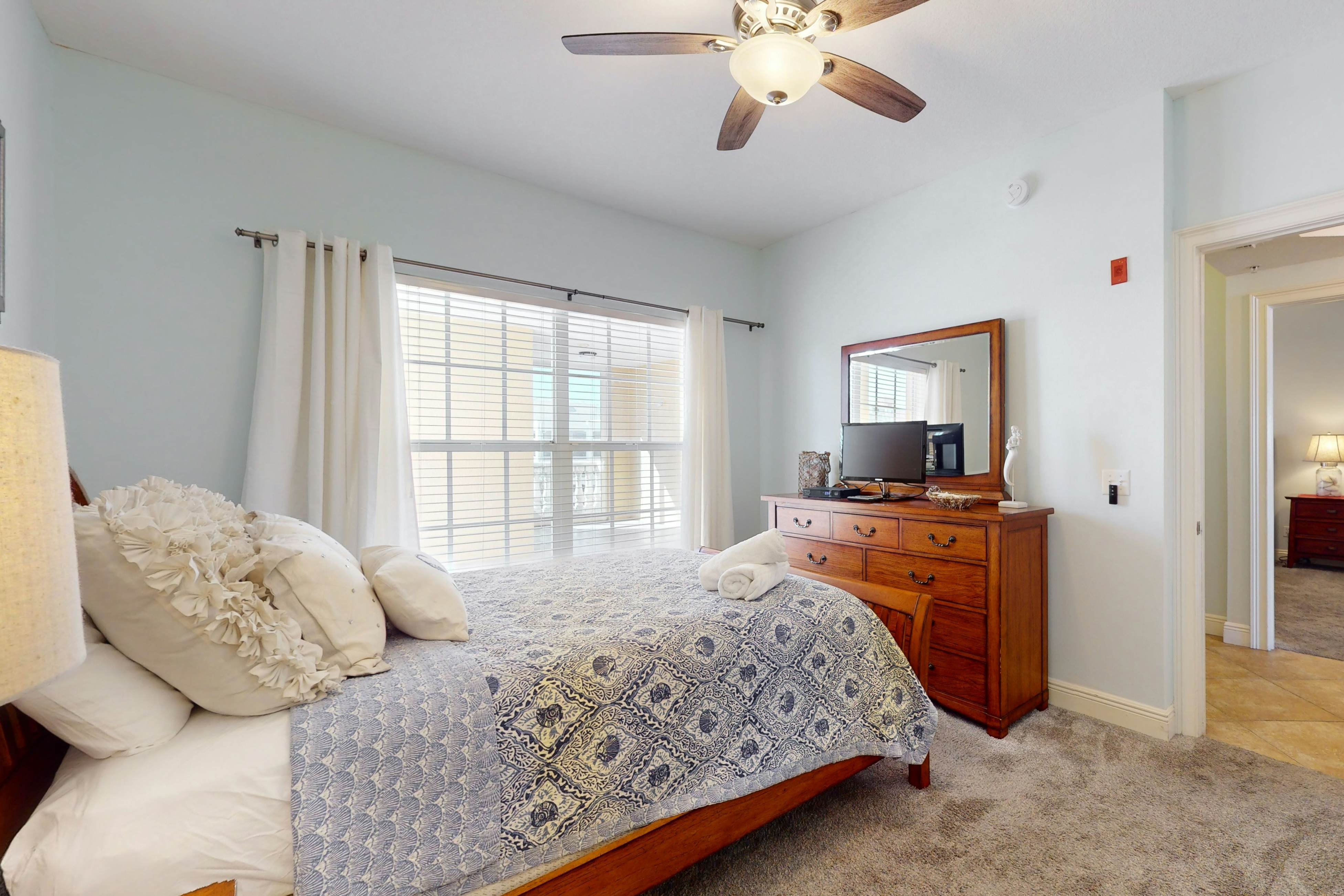 Waterfront condo in the heart of Clearwater Beach with balcony