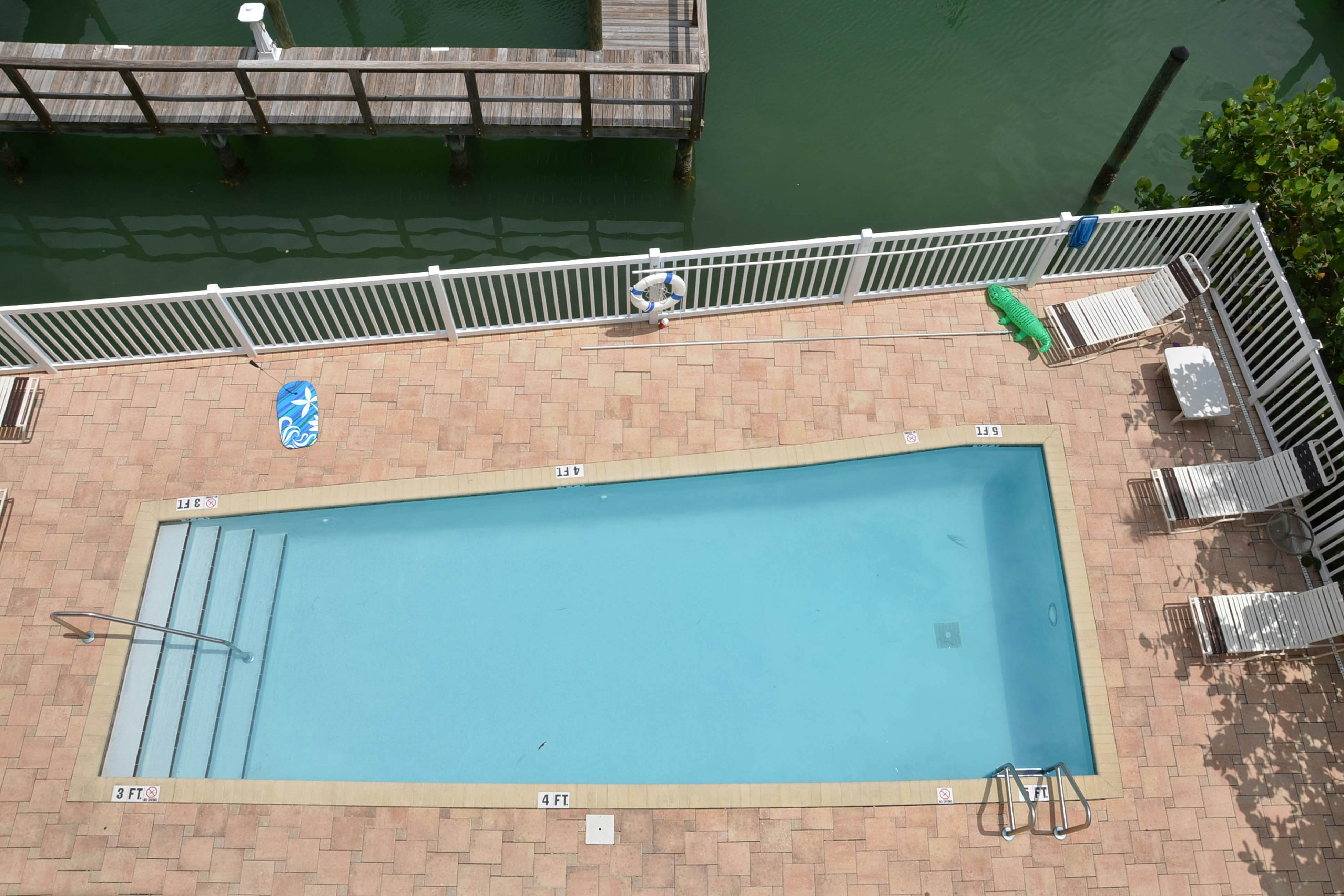 Waterfront condo in the heart of Clearwater Beach with balcony
