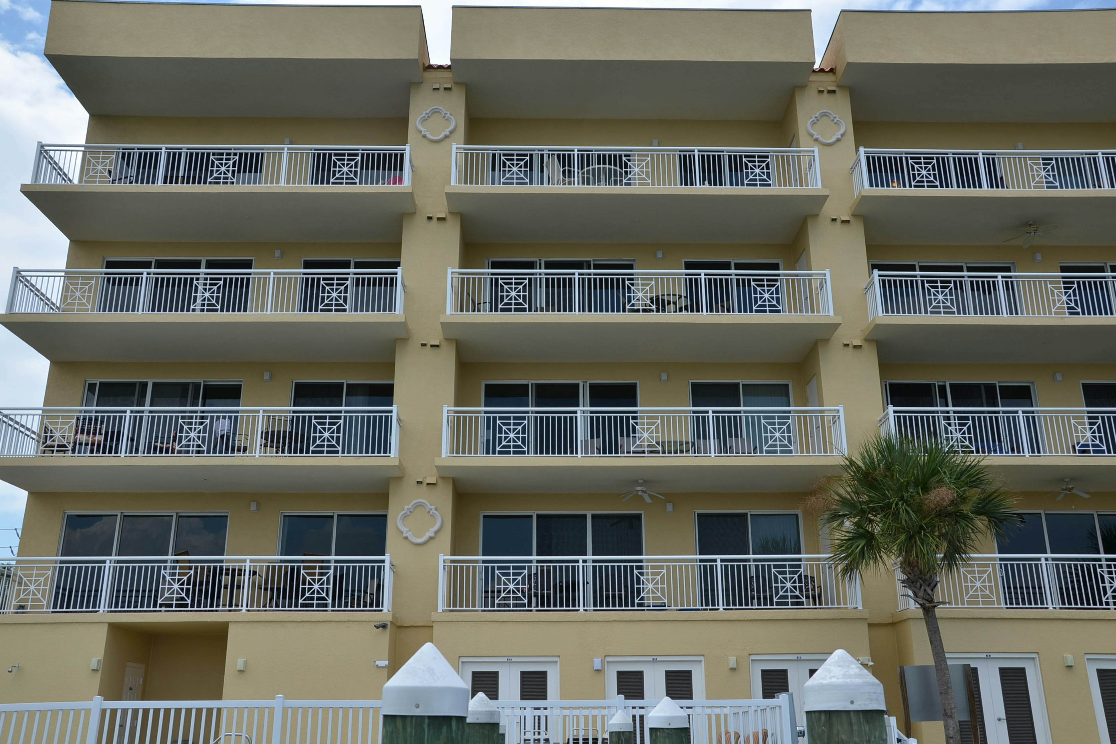 Waterfront condo in the heart of Clearwater Beach with balcony