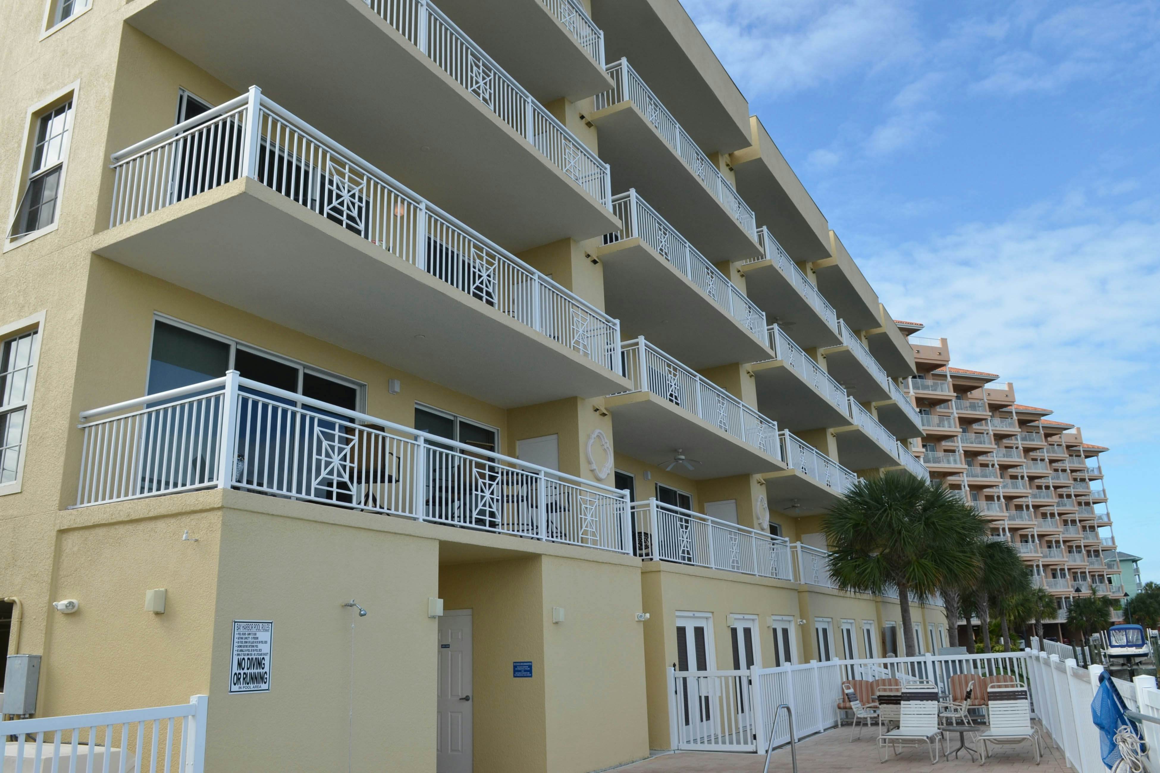 Waterfront condo in the heart of Clearwater Beach with balcony