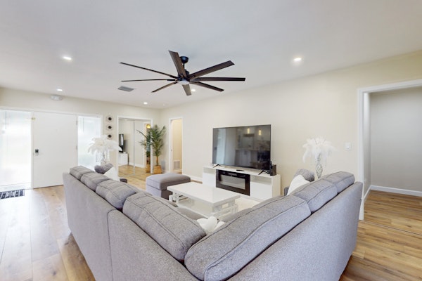 Canal front home with private pool dock grill canal views and WD