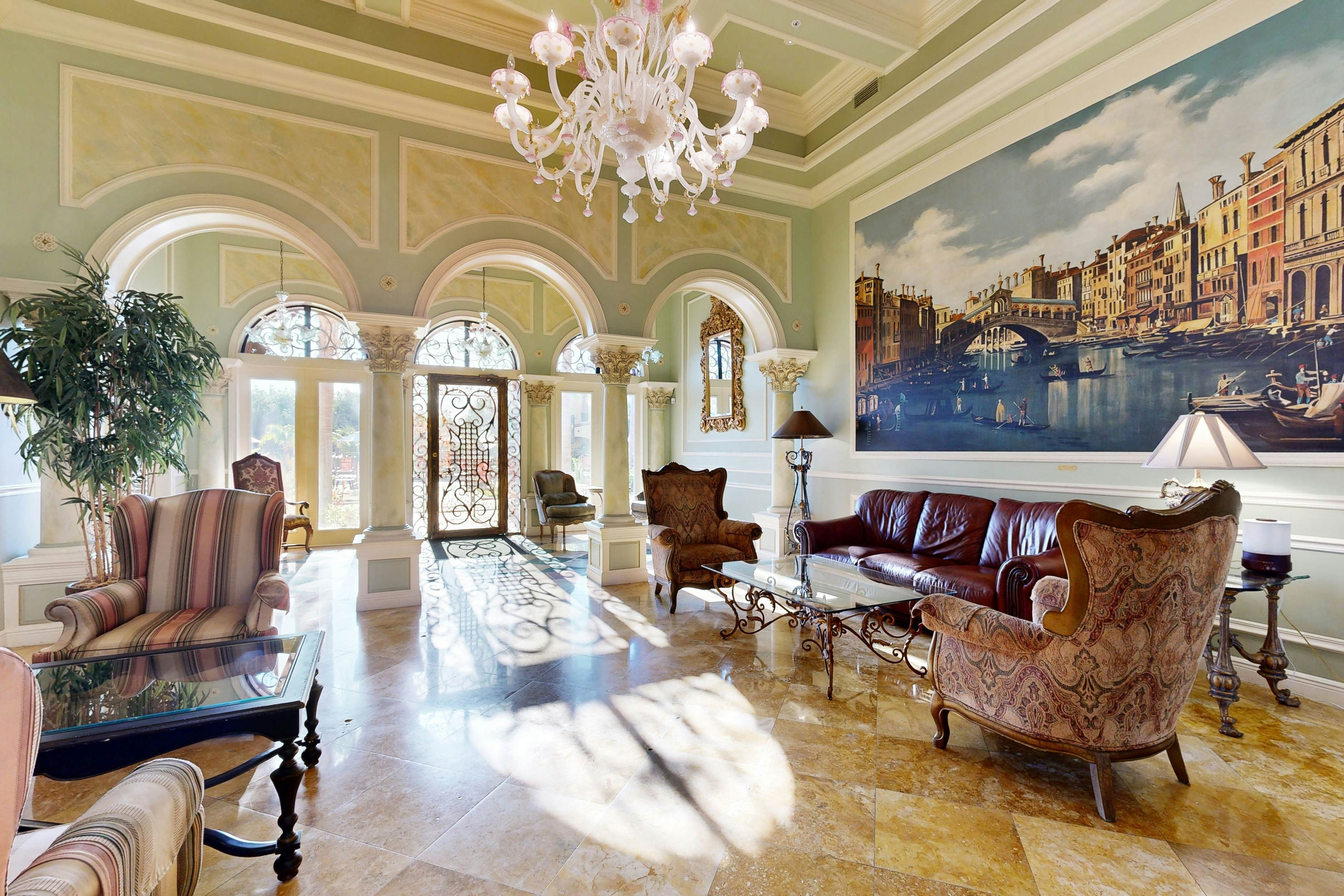 Snowbird-friendly condo with pool, hot tub, sauna, fitness room & on-site tennis