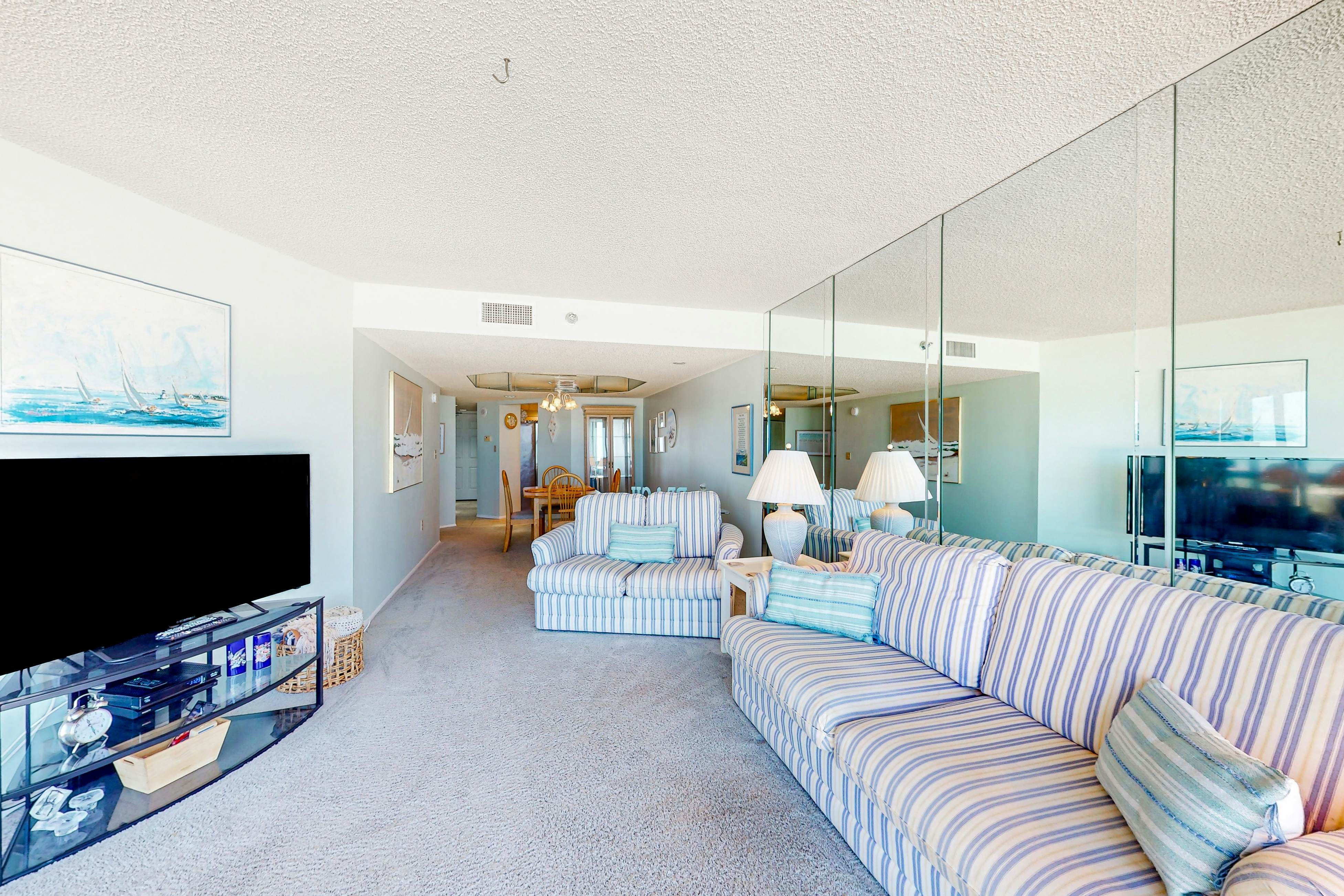 Peaceful Sand Key condo near beaches with hot tub, pool & stunning views