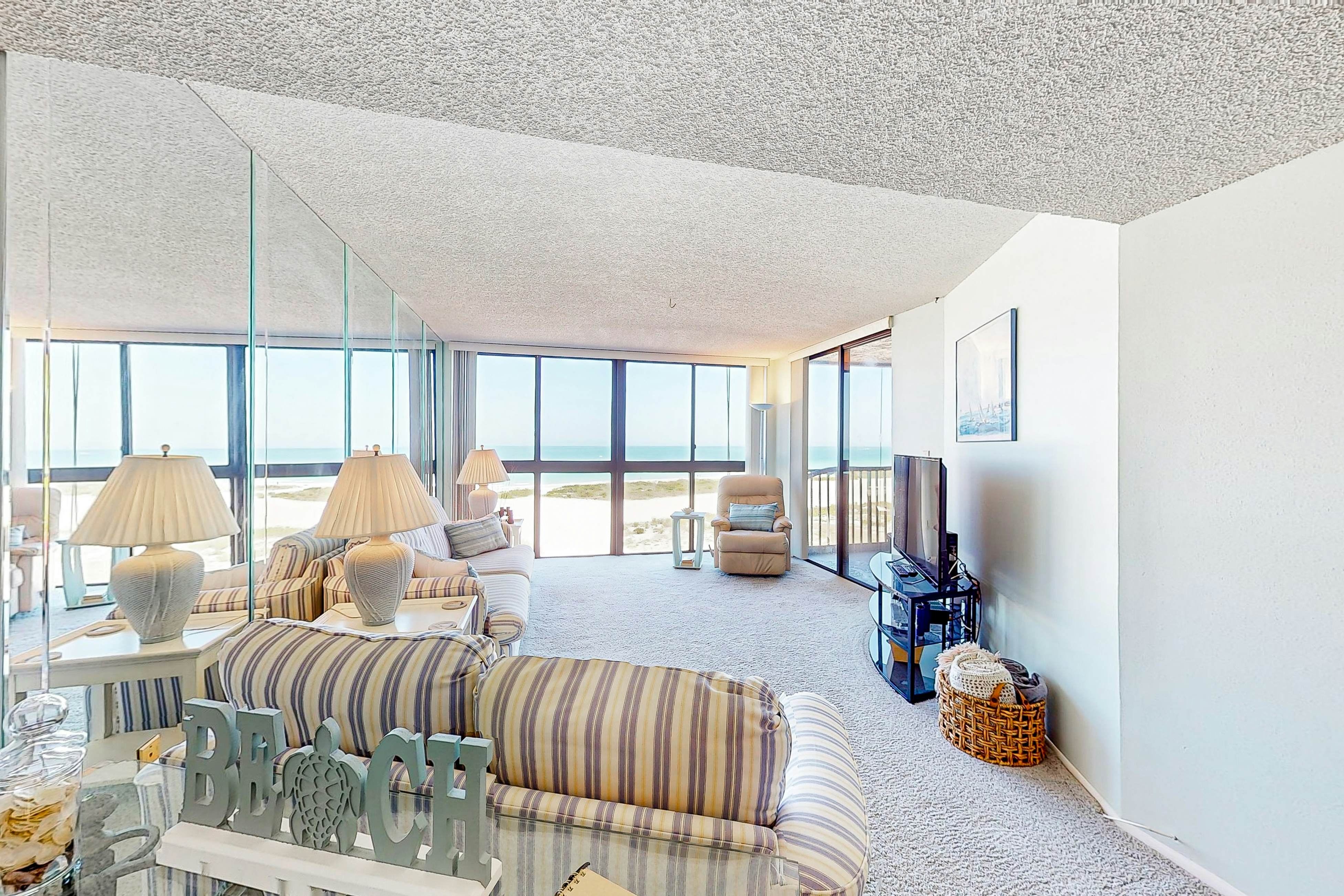 Peaceful Sand Key condo near beaches with hot tub, pool & stunning views