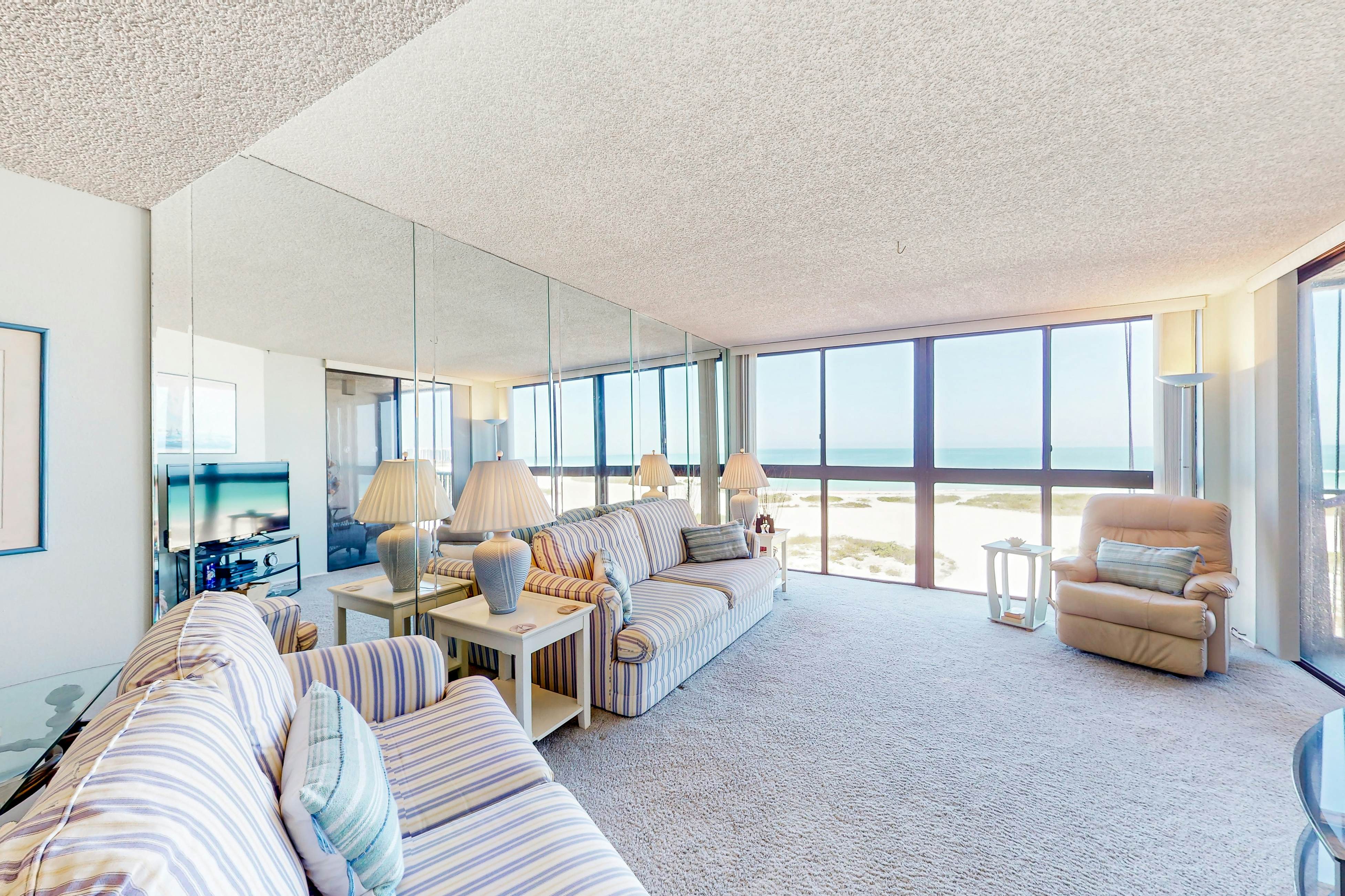 Peaceful Sand Key condo near beaches with hot tub, pool & stunning views