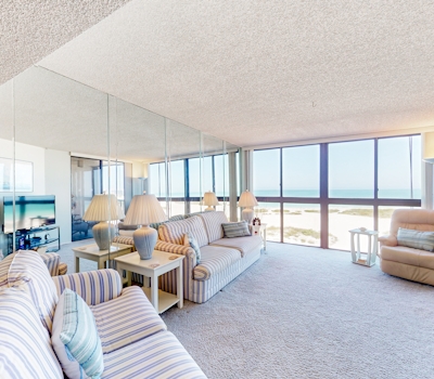 Peaceful Sand Key condo near beaches with hot tub pool and stunning views