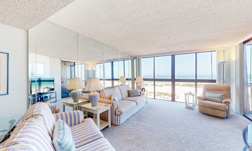 Peaceful Sand Key condo near beaches with hot tub pool and stunning views