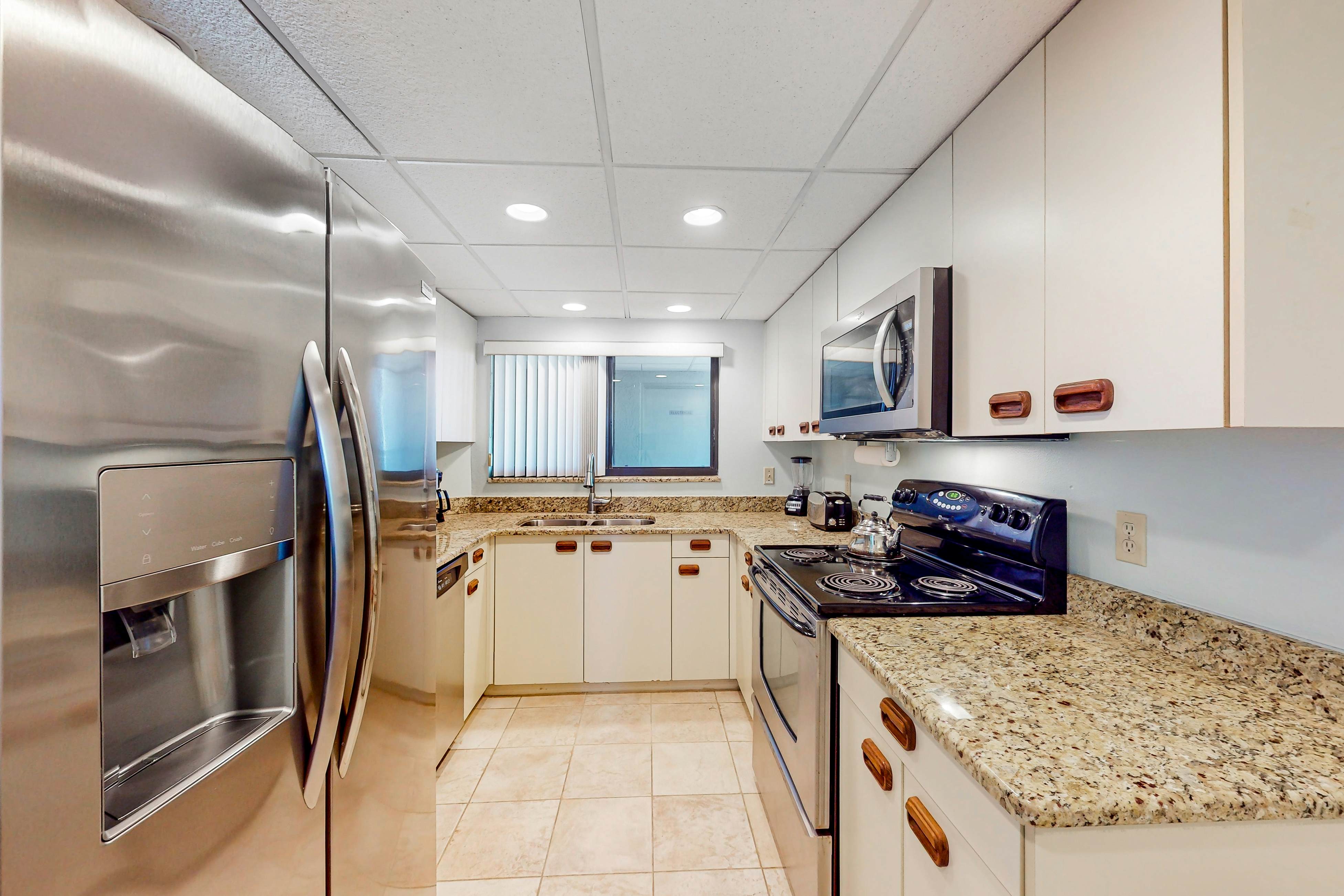 Peaceful Sand Key condo near beaches with hot tub, pool & stunning views