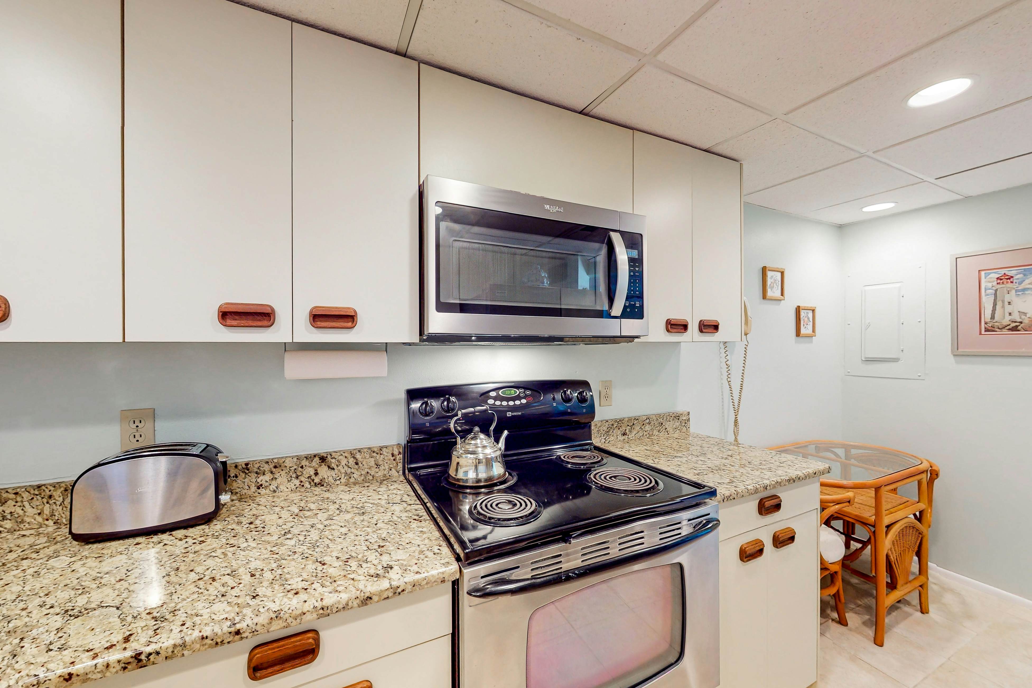 Peaceful Sand Key condo near beaches with hot tub, pool & stunning views