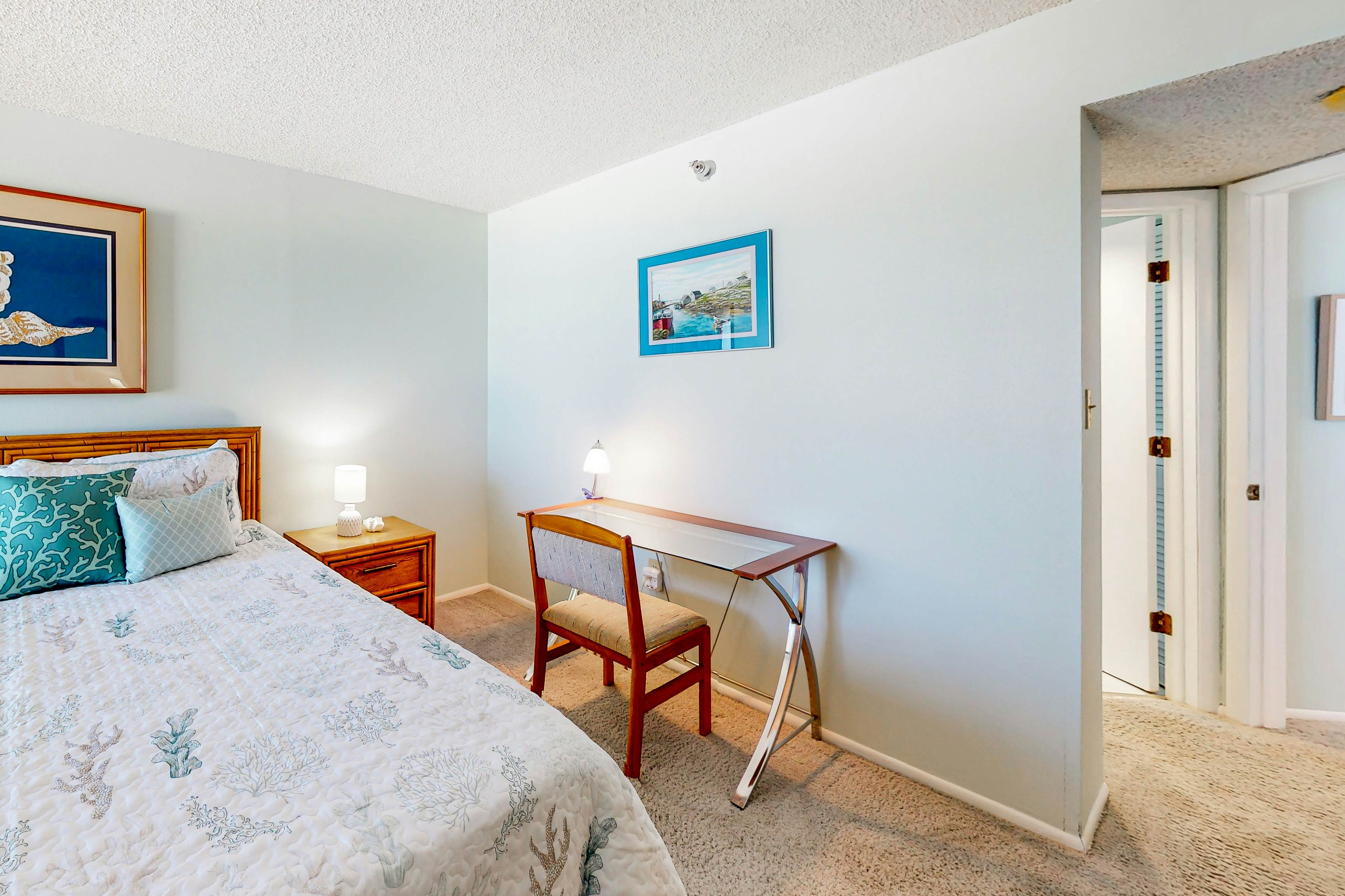 Peaceful Sand Key condo near beaches with hot tub, pool & stunning views