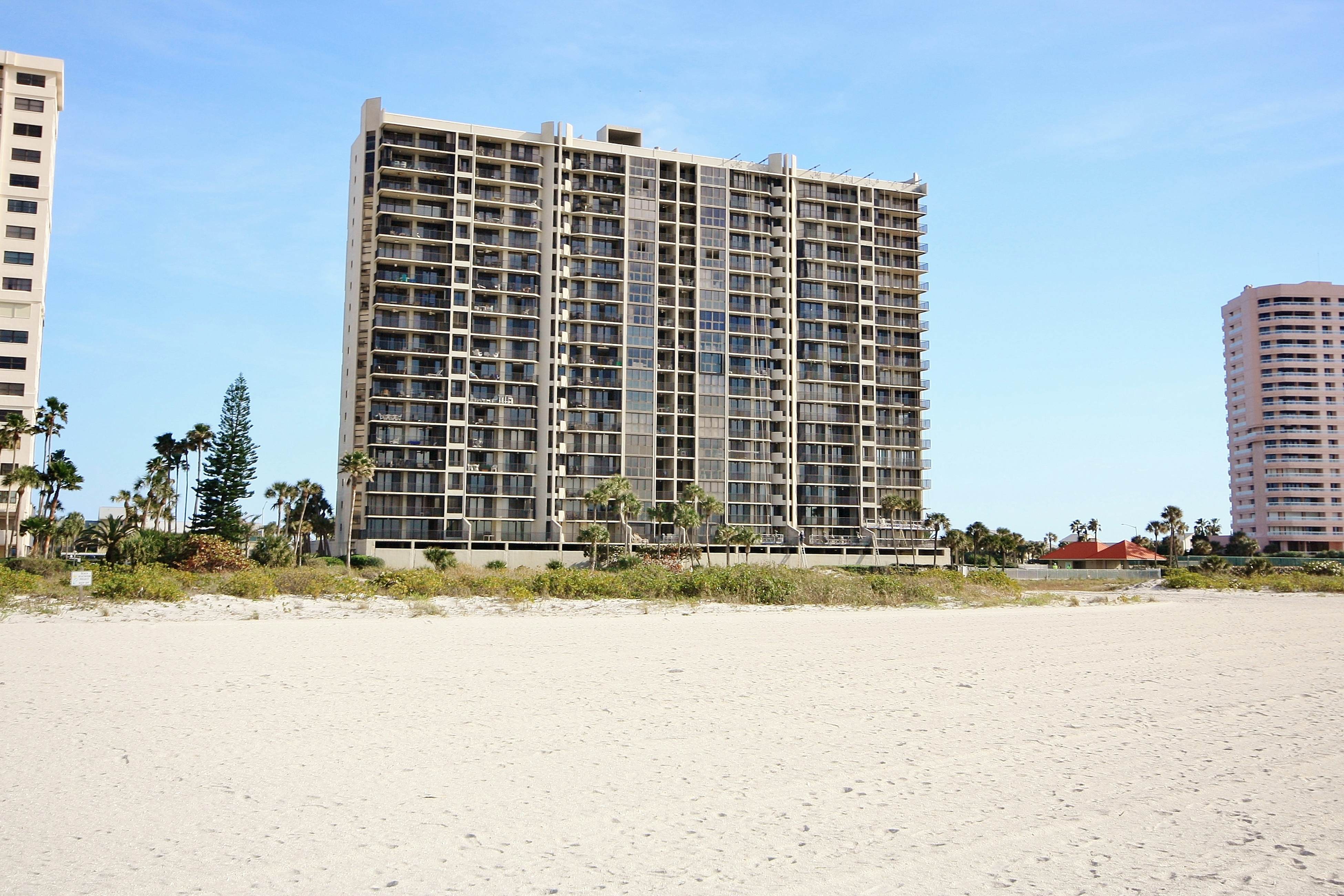 Peaceful Sand Key condo near beaches with hot tub, pool & stunning views