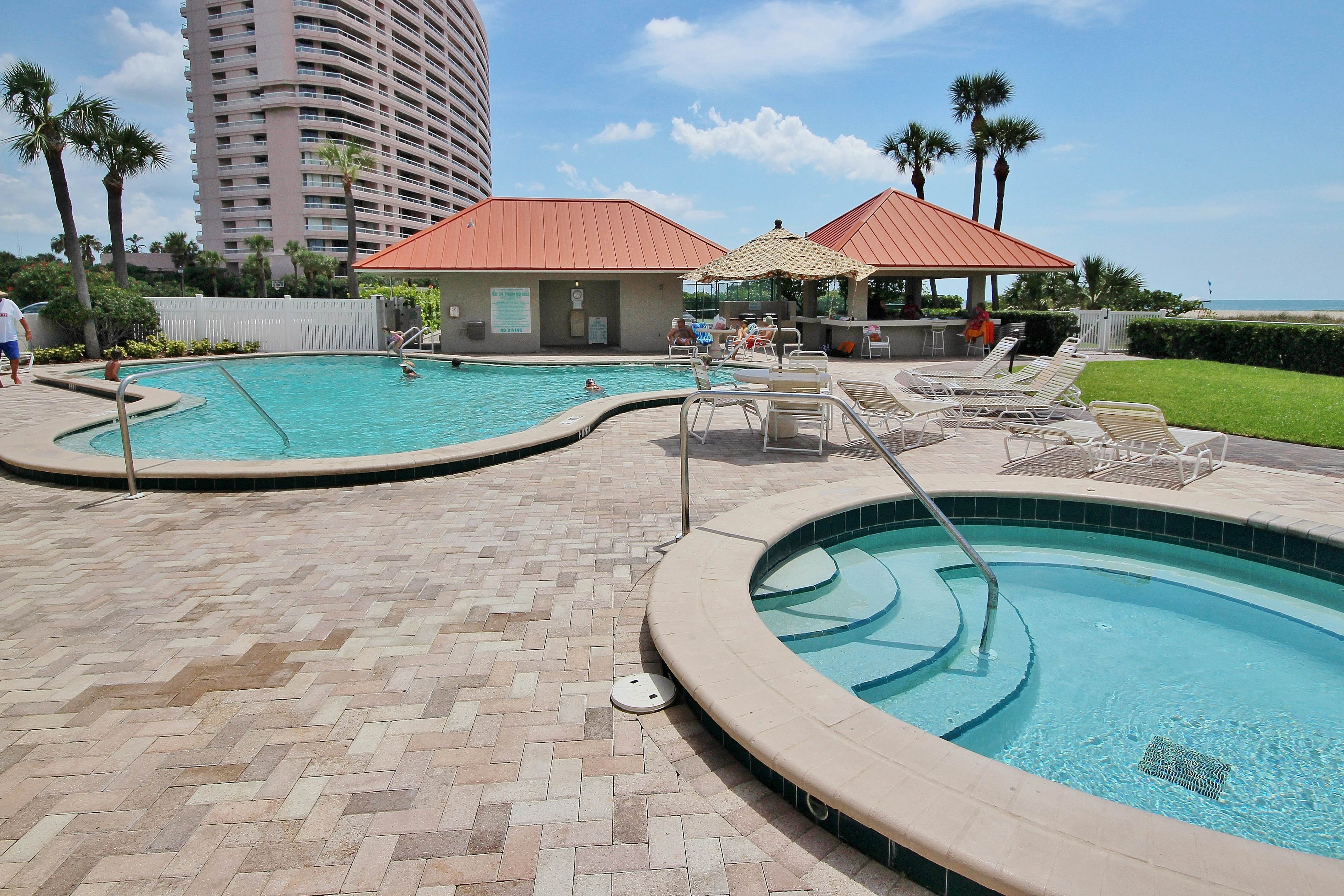 Peaceful Sand Key condo near beaches with hot tub, pool & stunning views