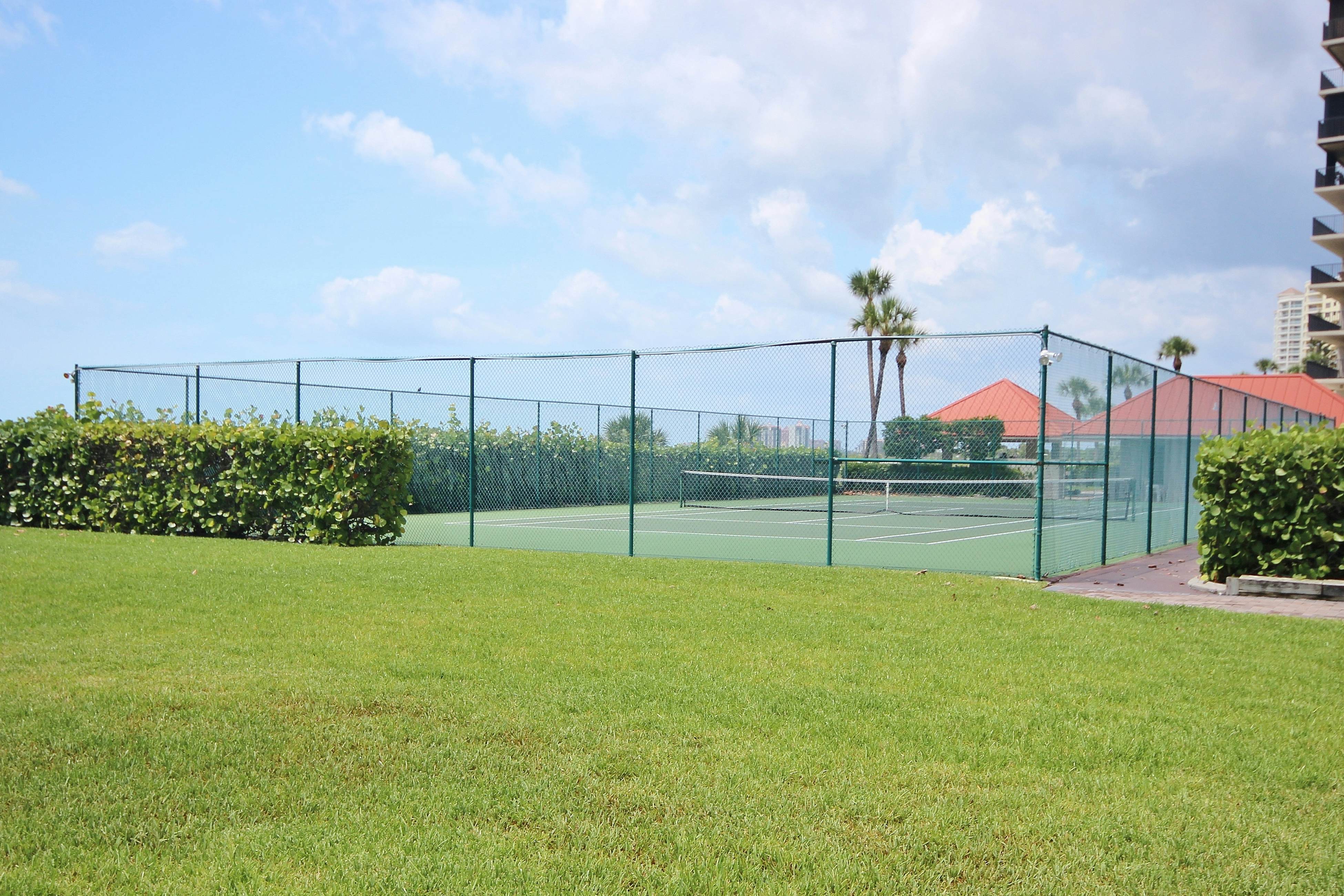 Peaceful Sand Key condo near beaches with hot tub, pool & stunning views