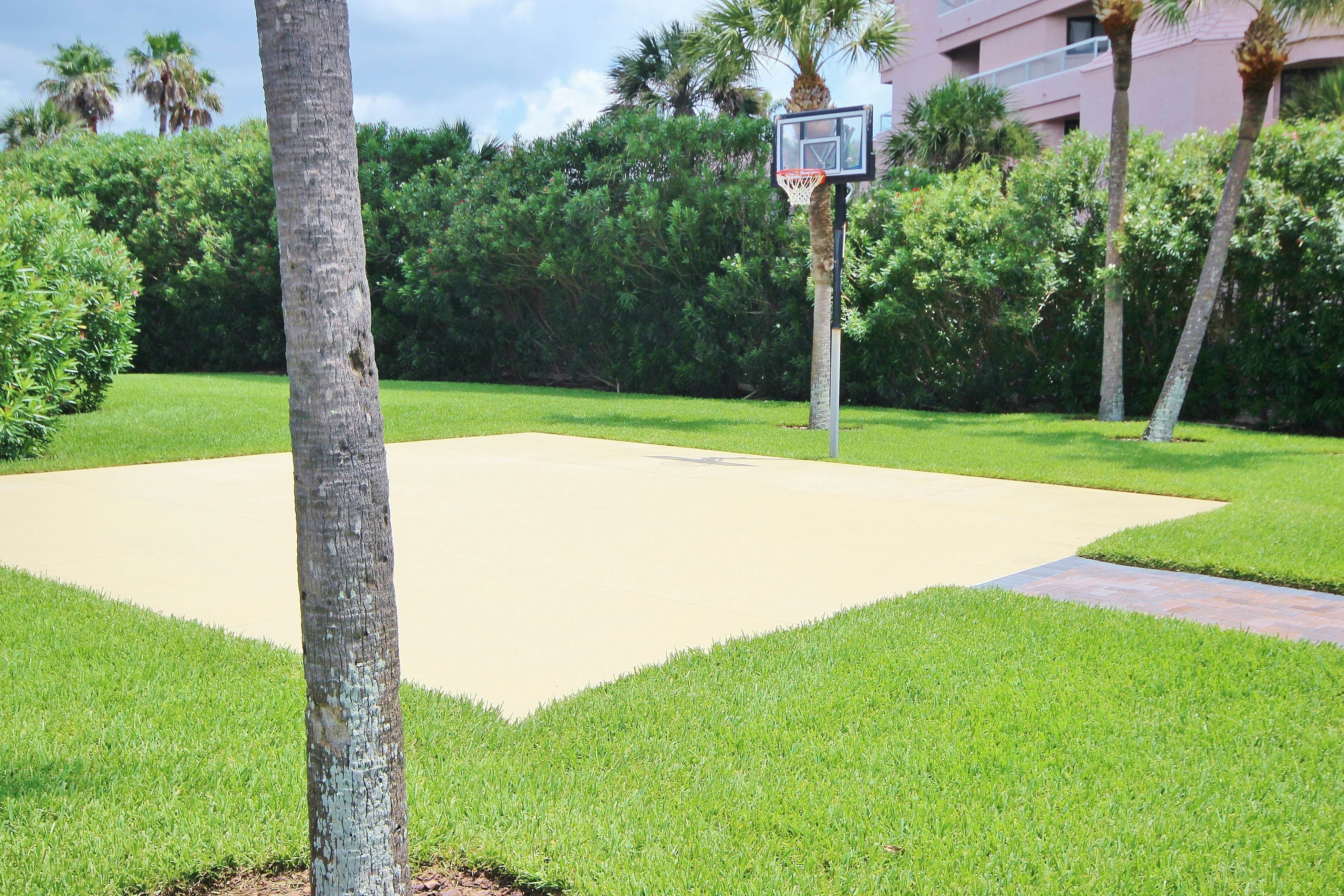 Peaceful Sand Key condo near beaches with hot tub, pool & stunning views