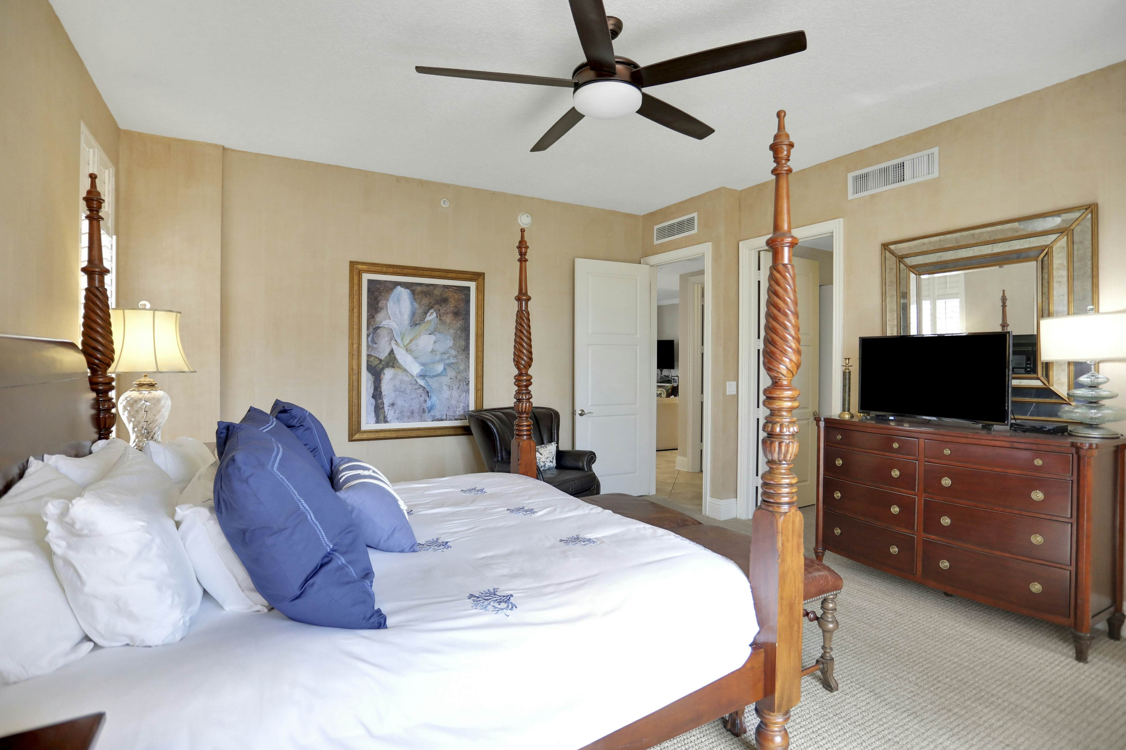 Stunning Gulf front views in full luxury Sandpearl Residences with pool, spa, WD