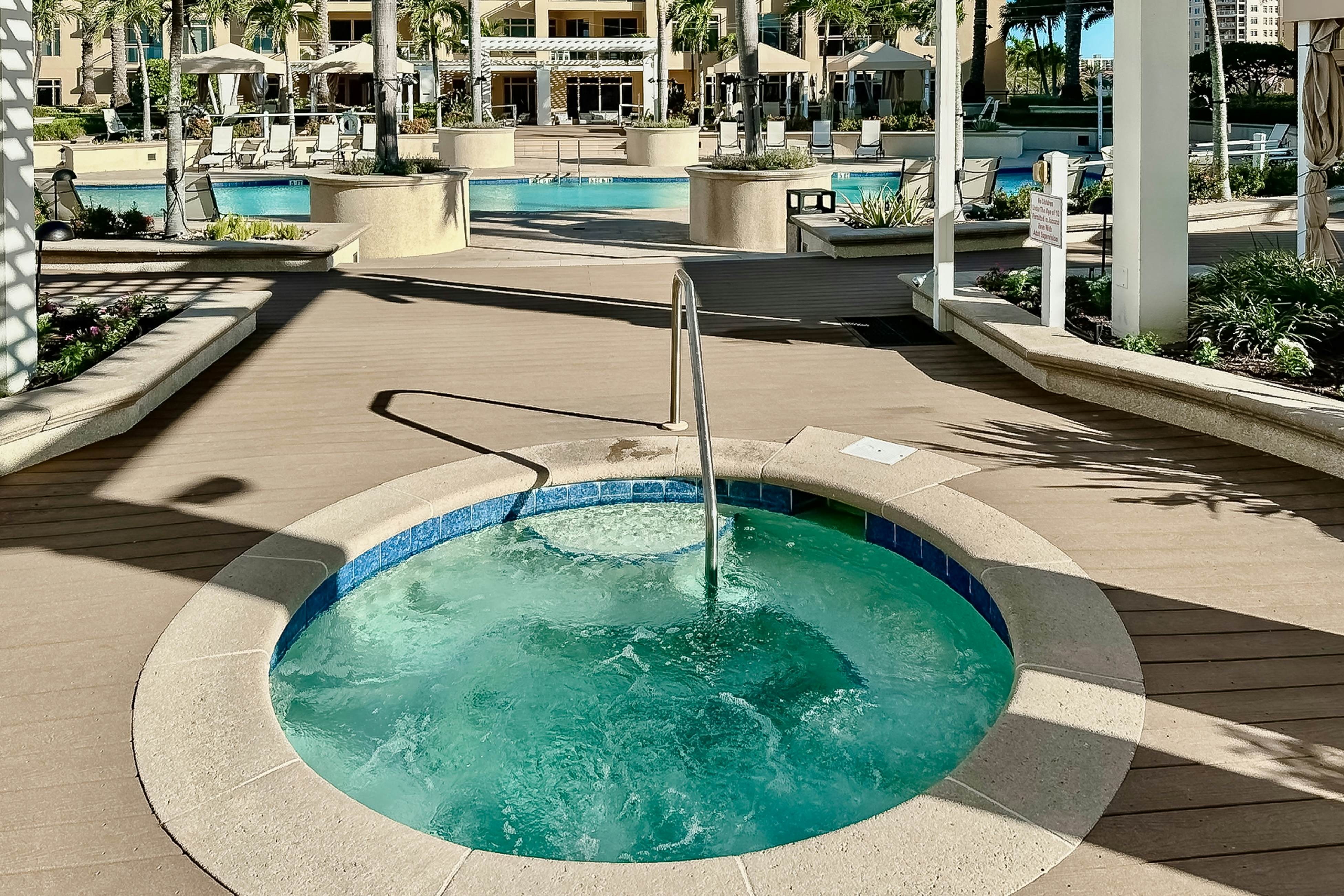 Stunning Gulf front views in full luxury Sandpearl Residences with pool, spa, WD