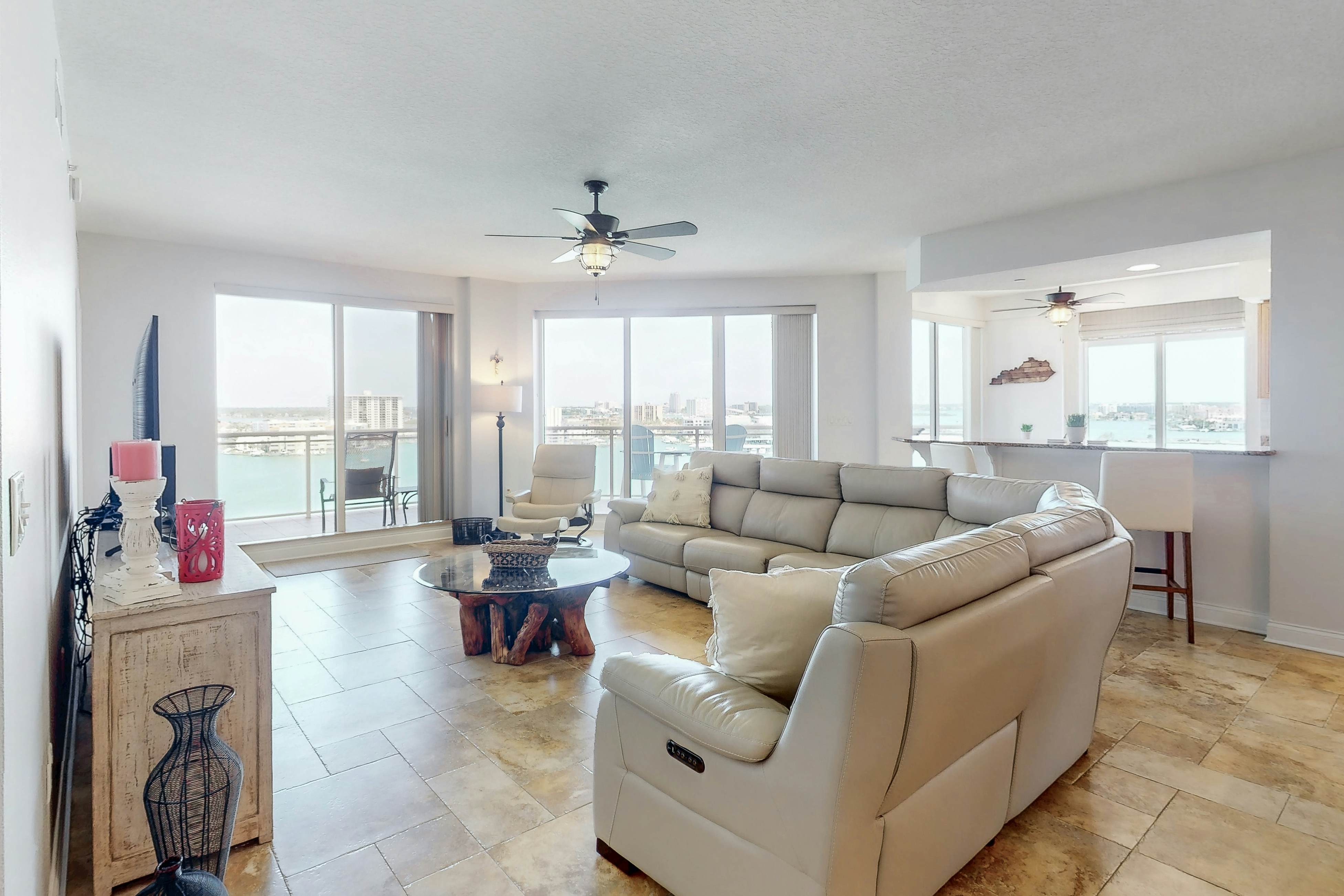 Luxury stunning waterfront condo, Central AC, pool, snowbird friendly