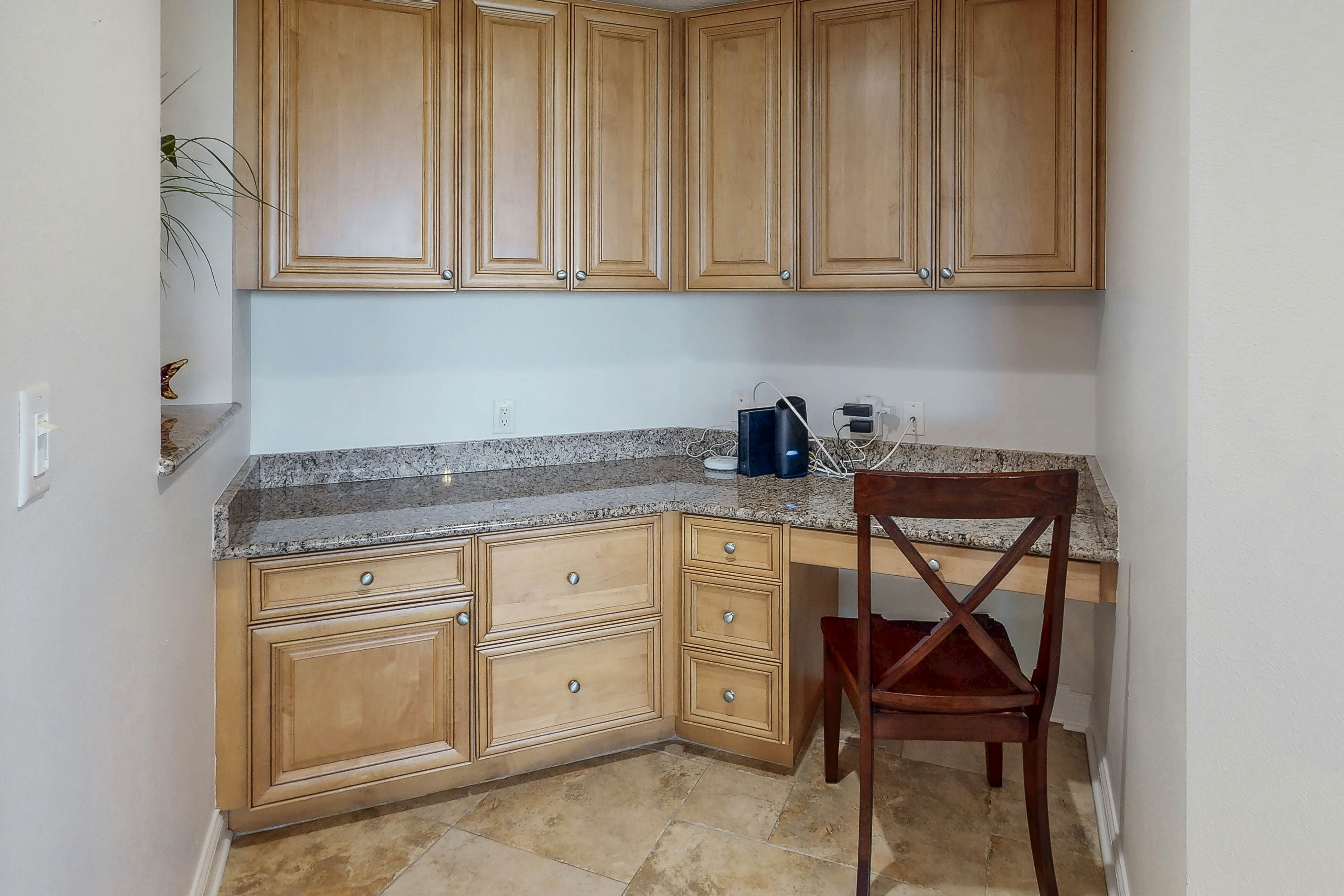 Luxury stunning waterfront condo, Central AC, pool, snowbird friendly