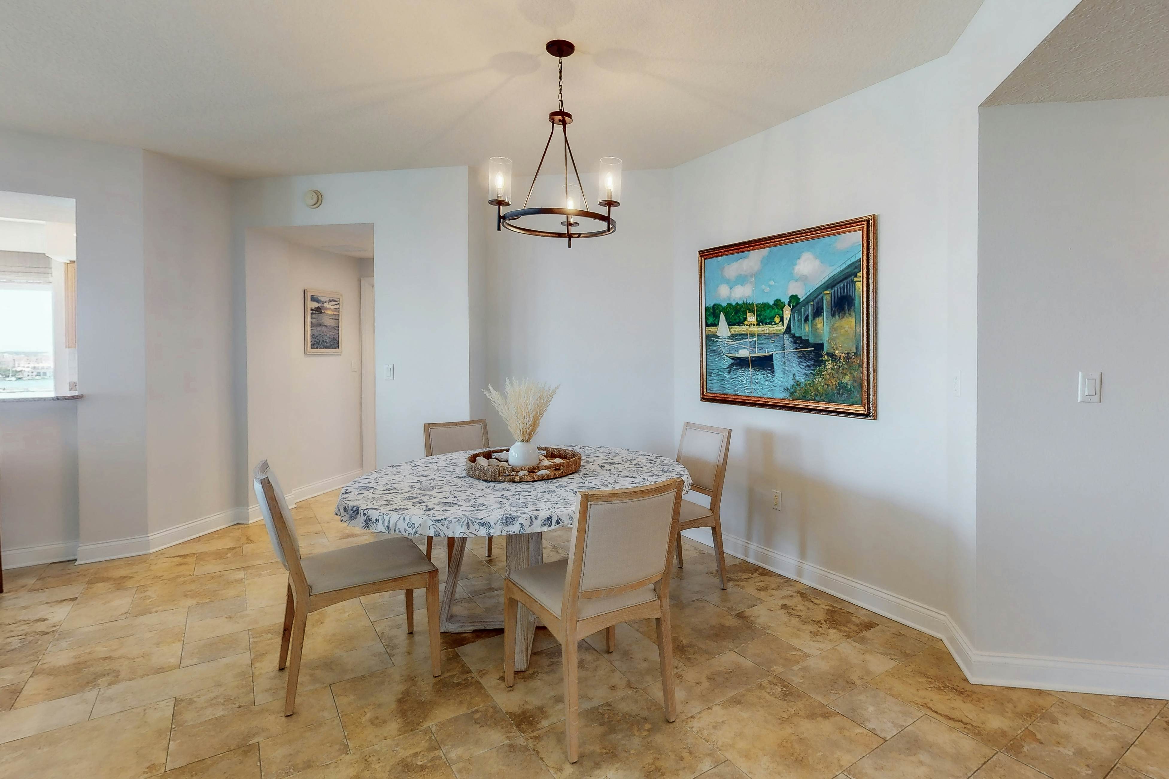 Luxury stunning waterfront condo, Central AC, pool, snowbird friendly