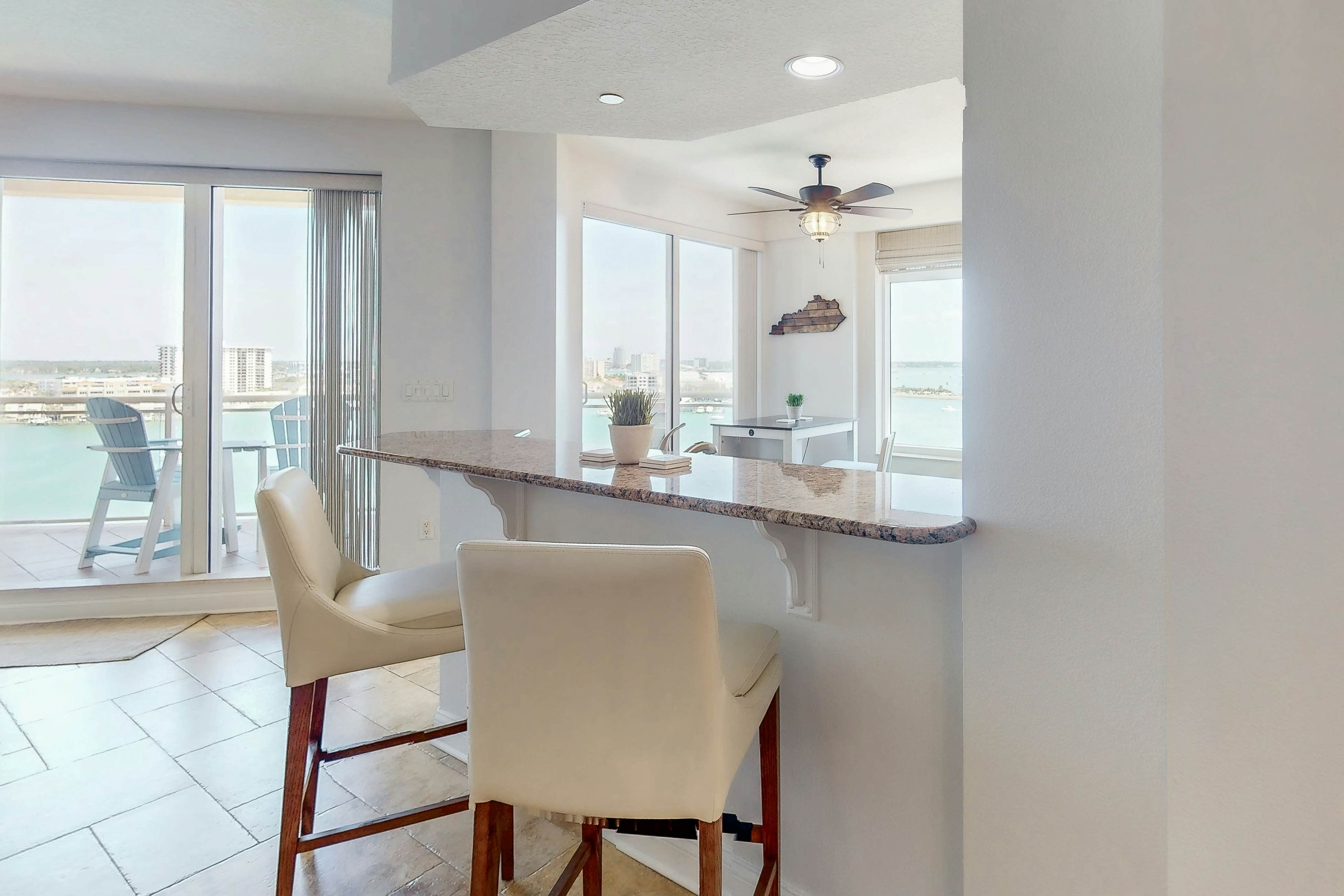 Luxury stunning waterfront condo, Central AC, pool, snowbird friendly