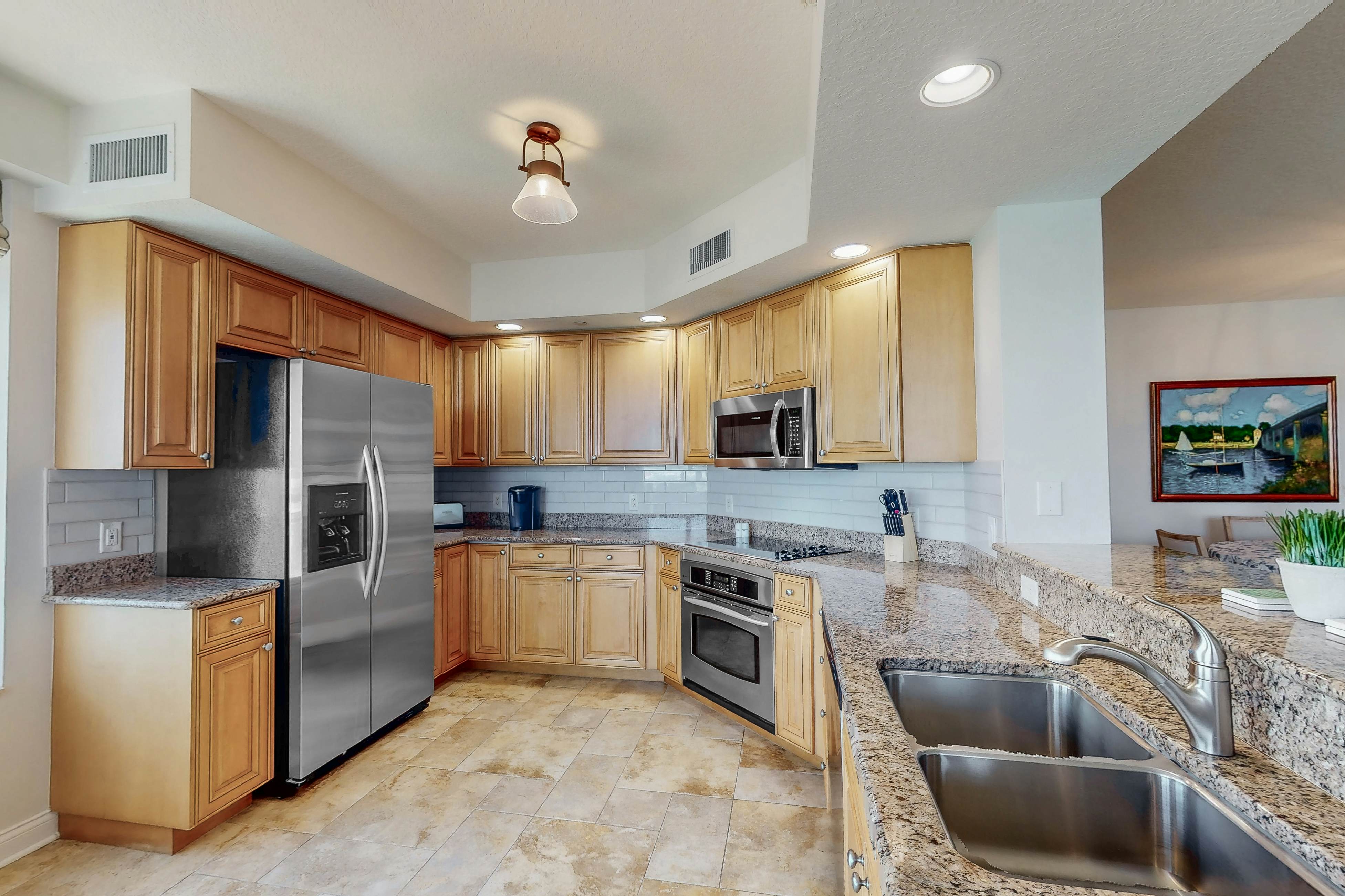 Luxury stunning waterfront condo, Central AC, pool, snowbird friendly