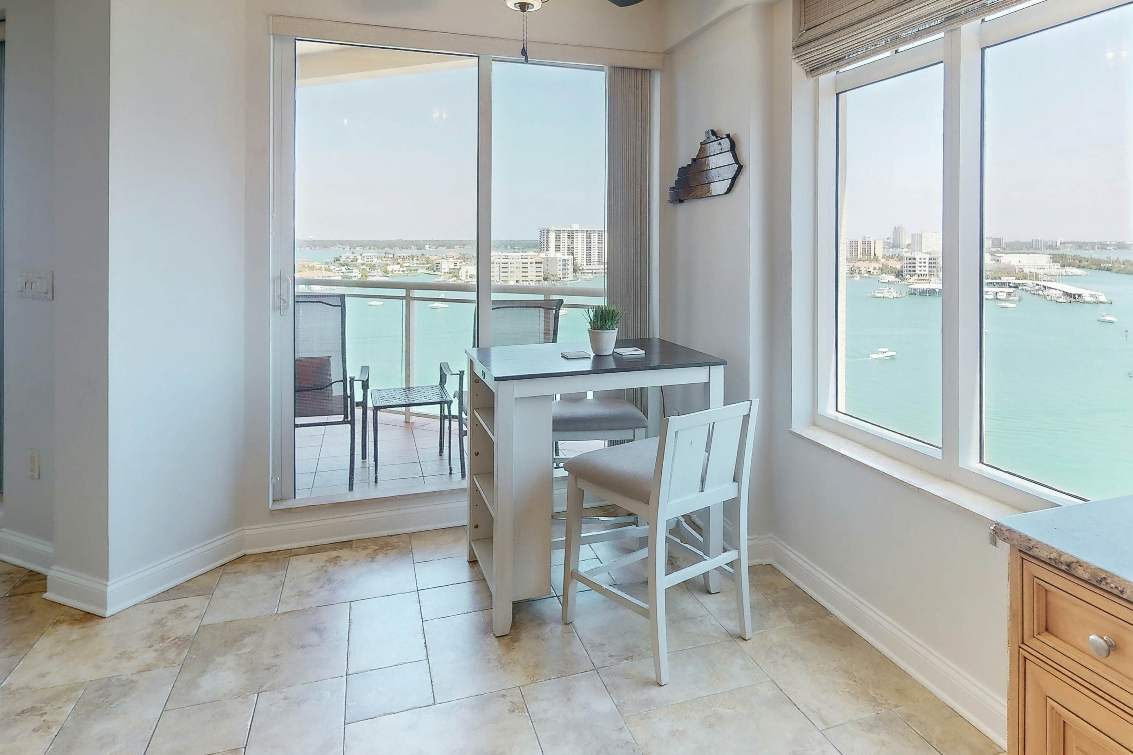 Luxury stunning waterfront condo, Central AC, pool, snowbird friendly