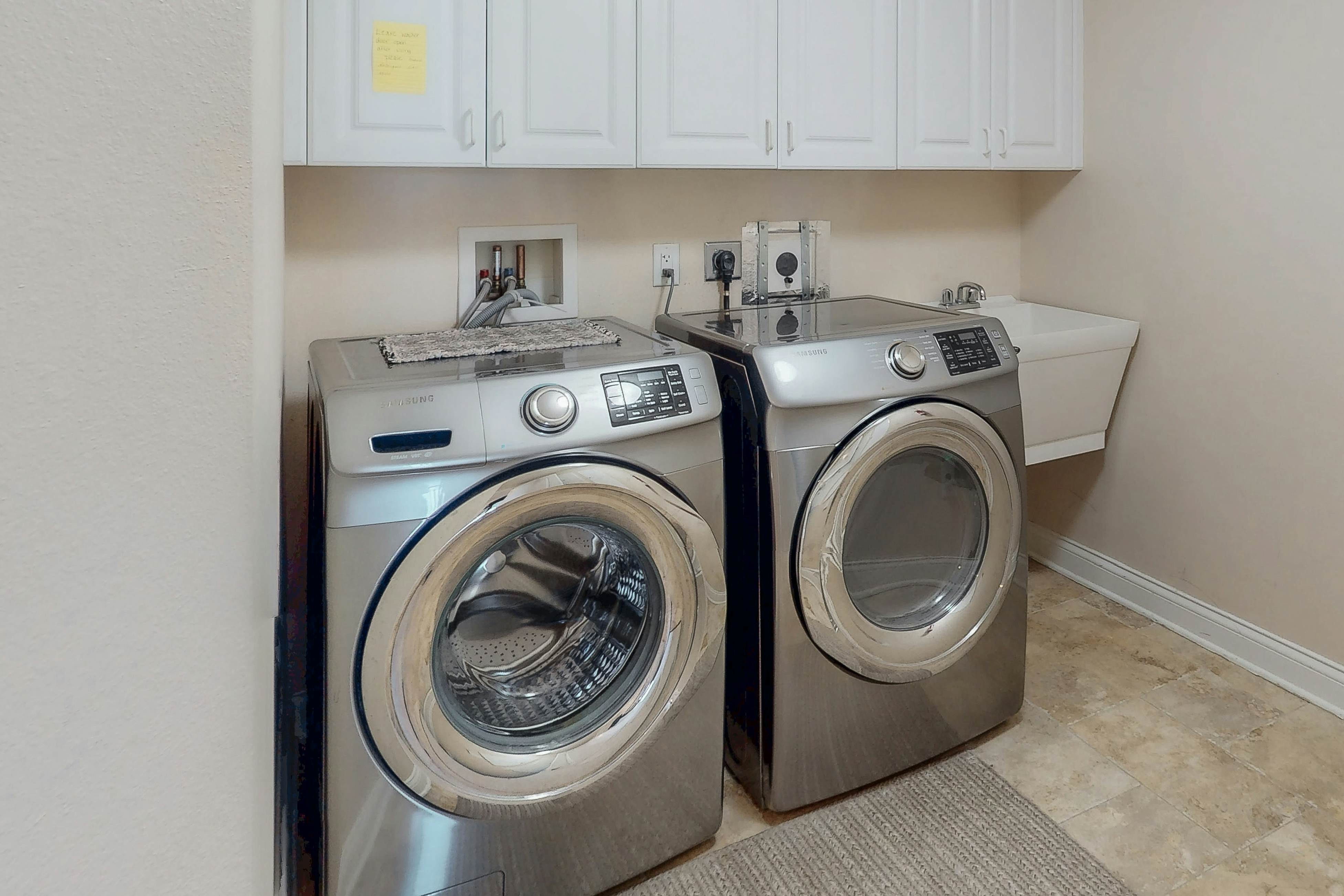 Luxury stunning waterfront condo, Central AC, pool, snowbird friendly