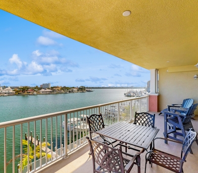 Waterfront Condo w WiFi Washer Dryer and Central AC Snowbird Friendly