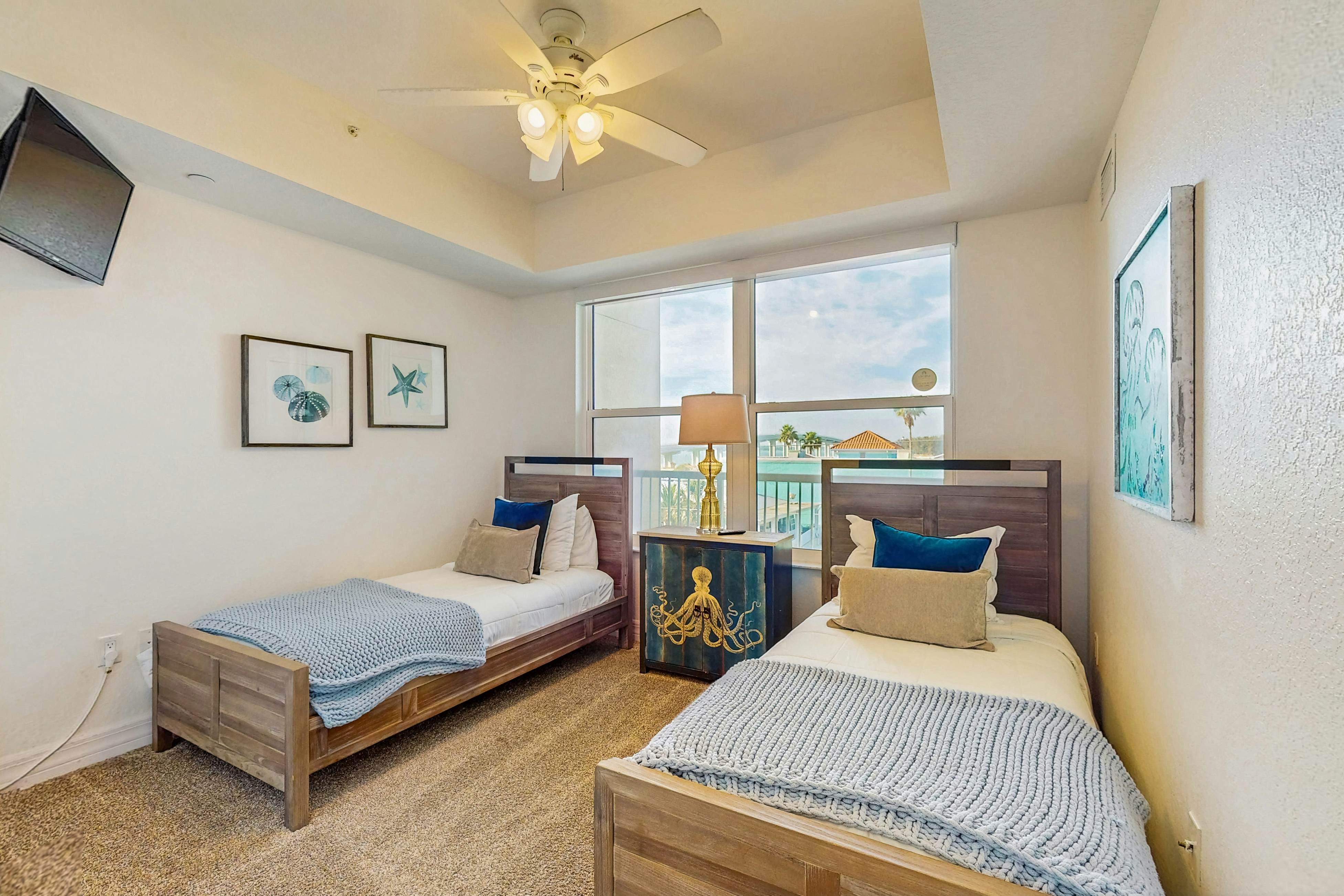 Waterfront Condo w/ WiFi, Washer/Dryer, & Central AC - Snowbird-Friendly