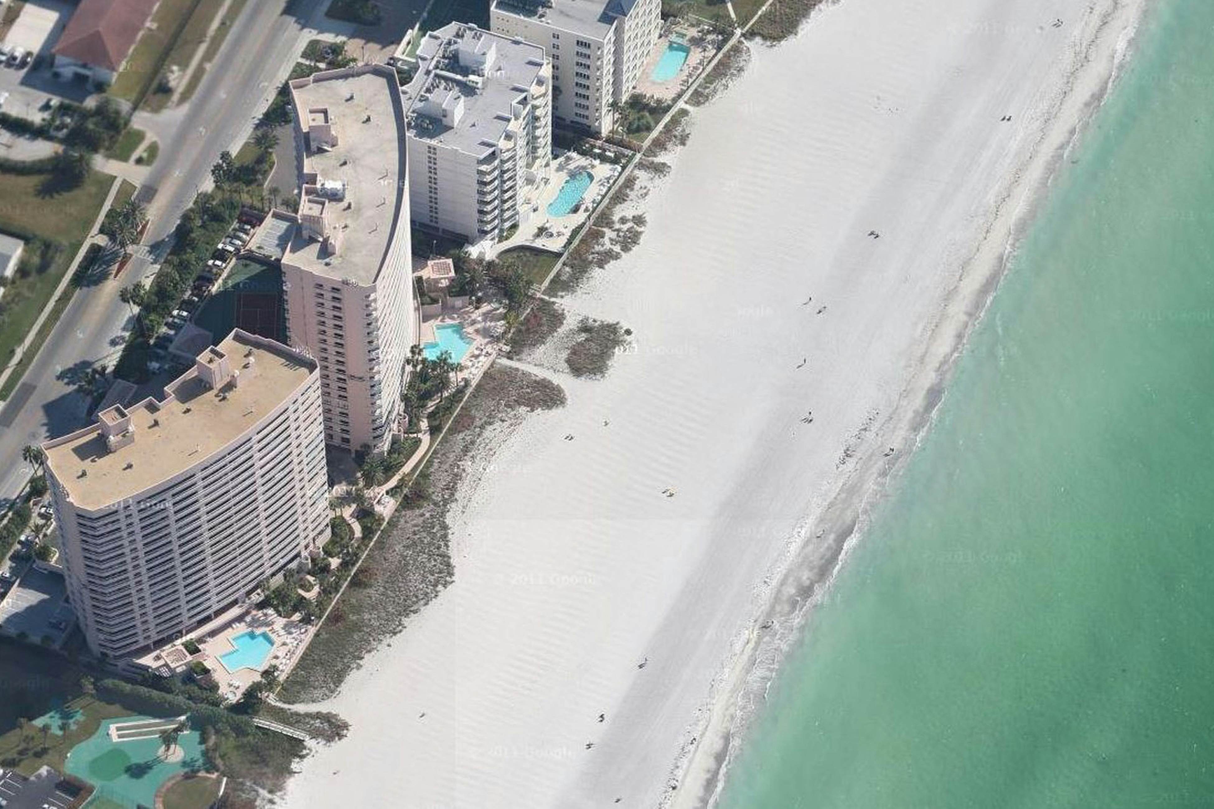 Beachfront condo with great views, balcony, heated pool, sauna & hot tub