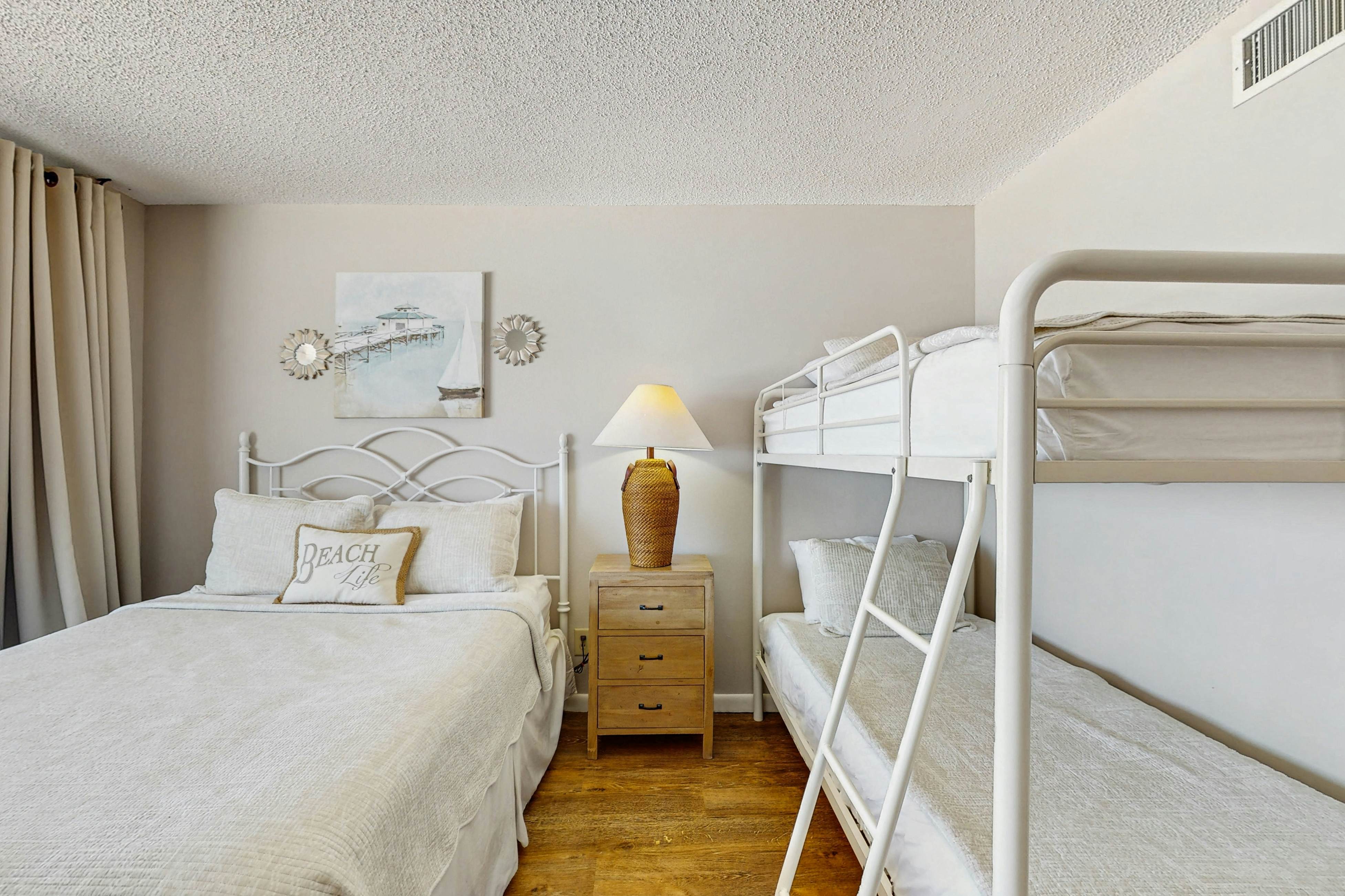 Beachfront condo with great views, balcony, heated pool, sauna & hot tub