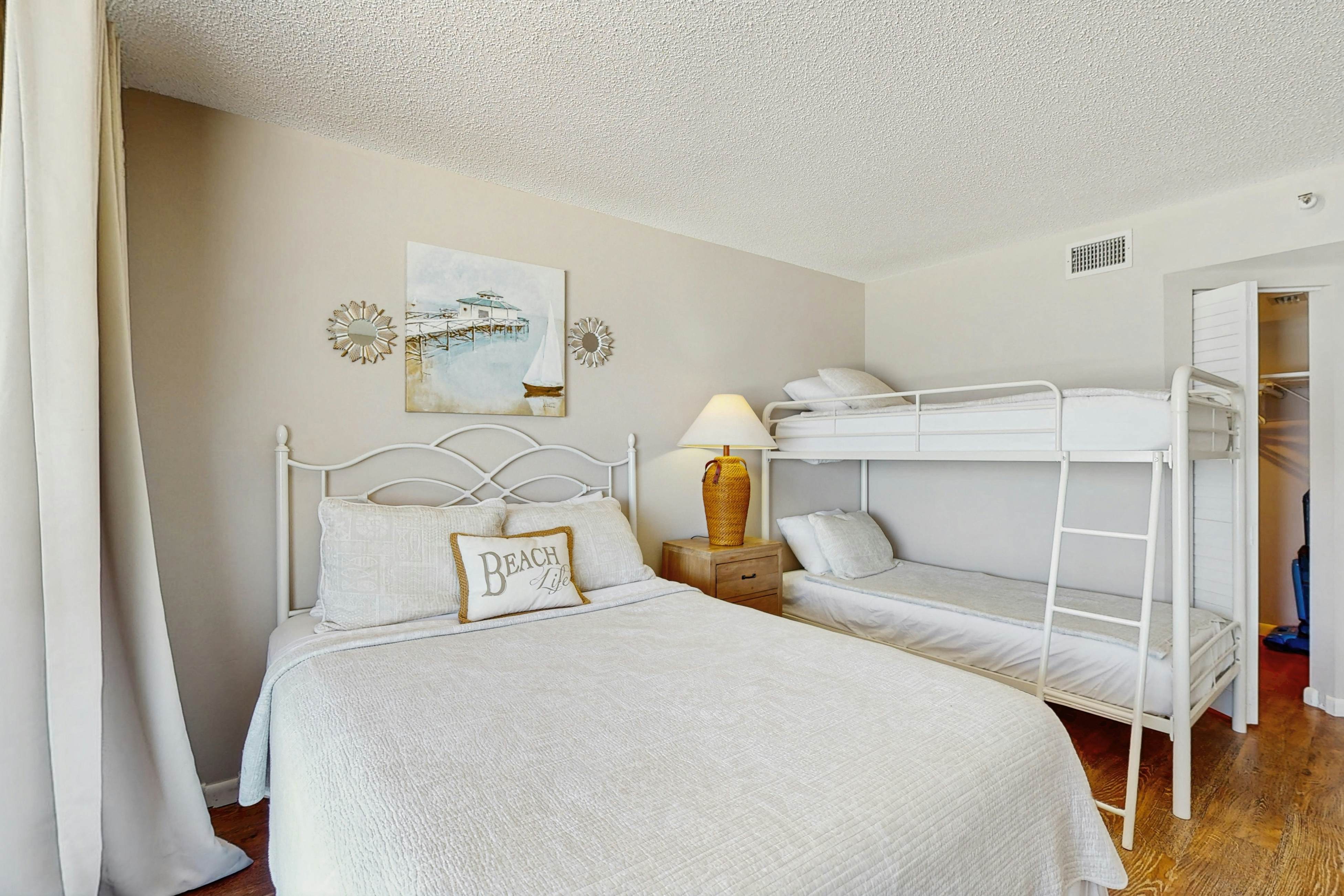 Beachfront condo with great views, balcony, heated pool, sauna & hot tub