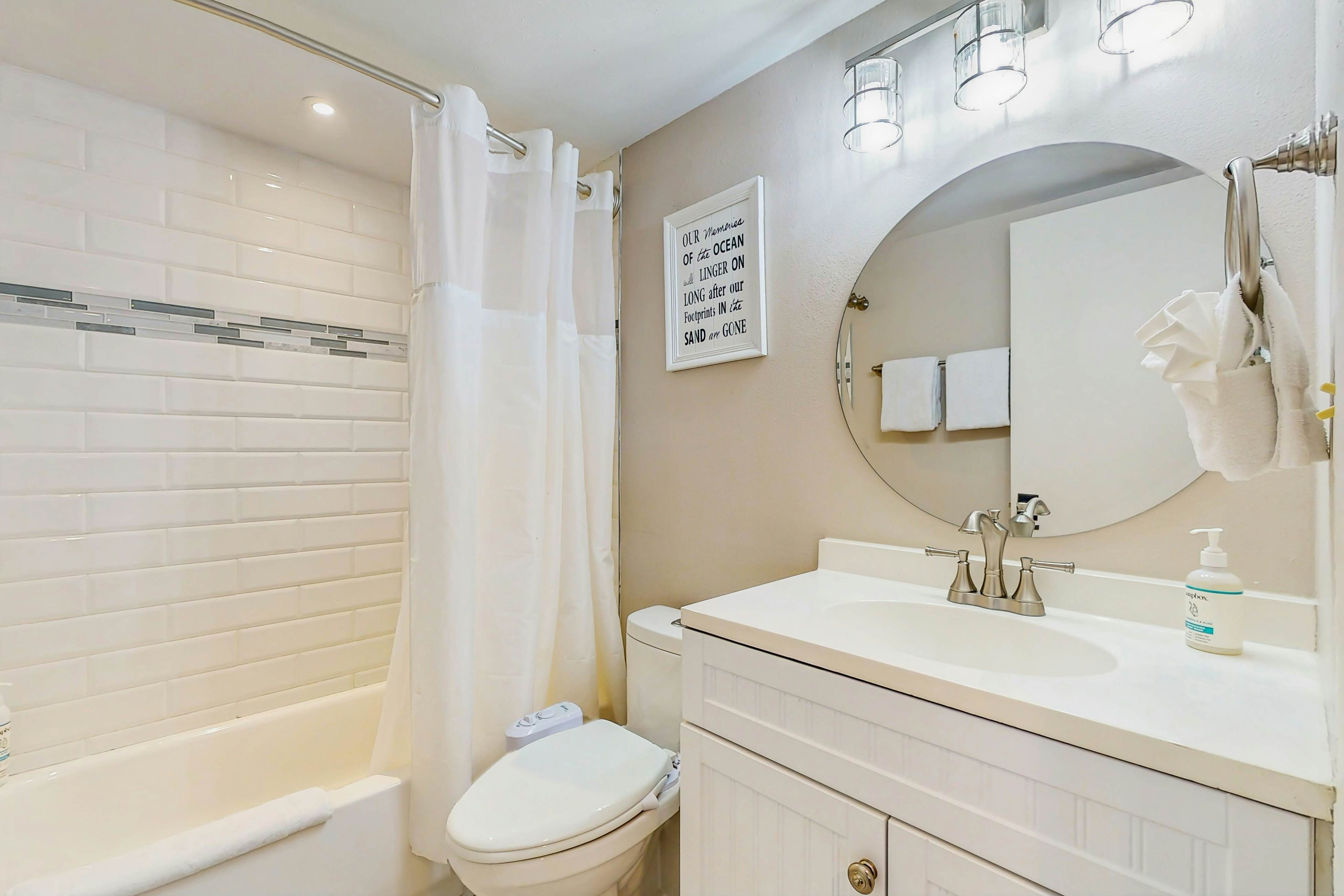 Beachfront condo with great views, balcony, heated pool, sauna & hot tub