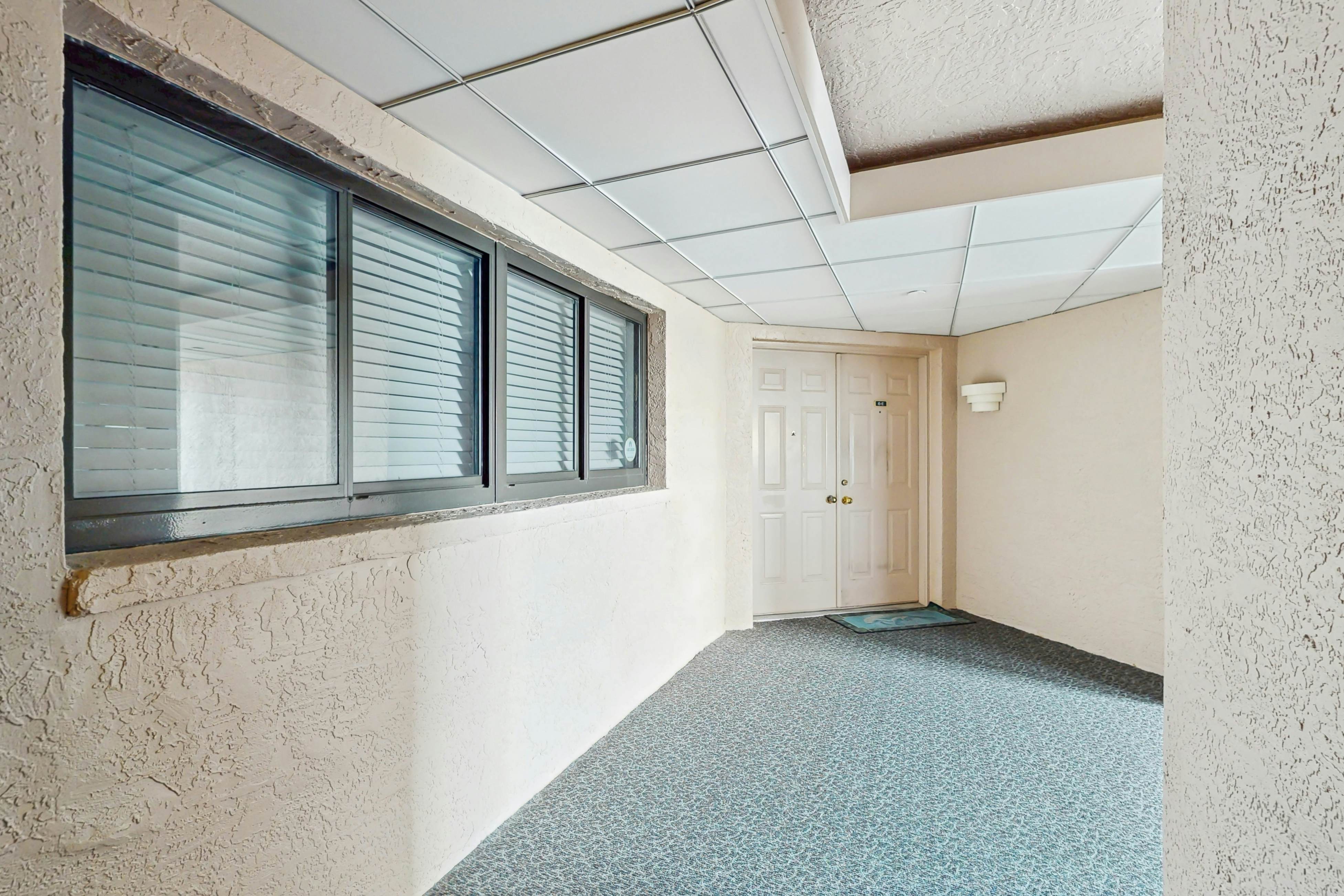 Beachfront condo with great views, balcony, heated pool, sauna & hot tub