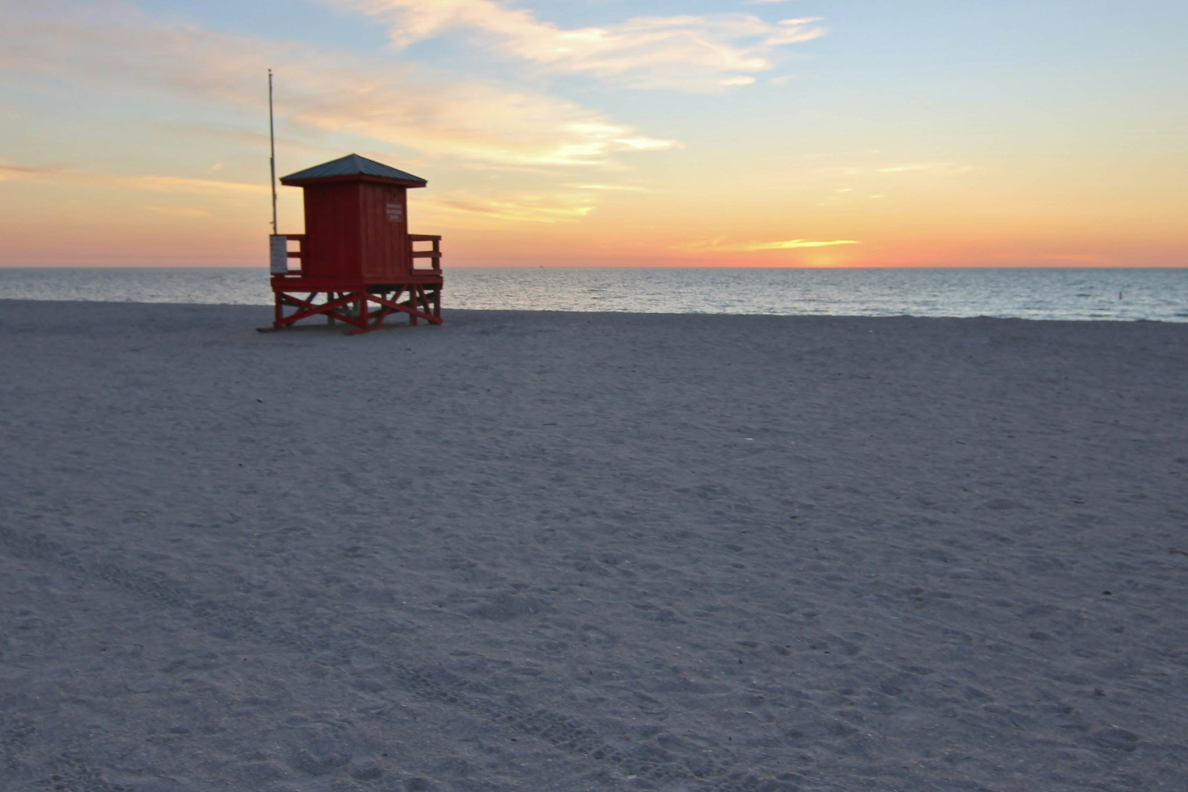 Beachfront condo with great views, balcony, heated pool, sauna & hot tub