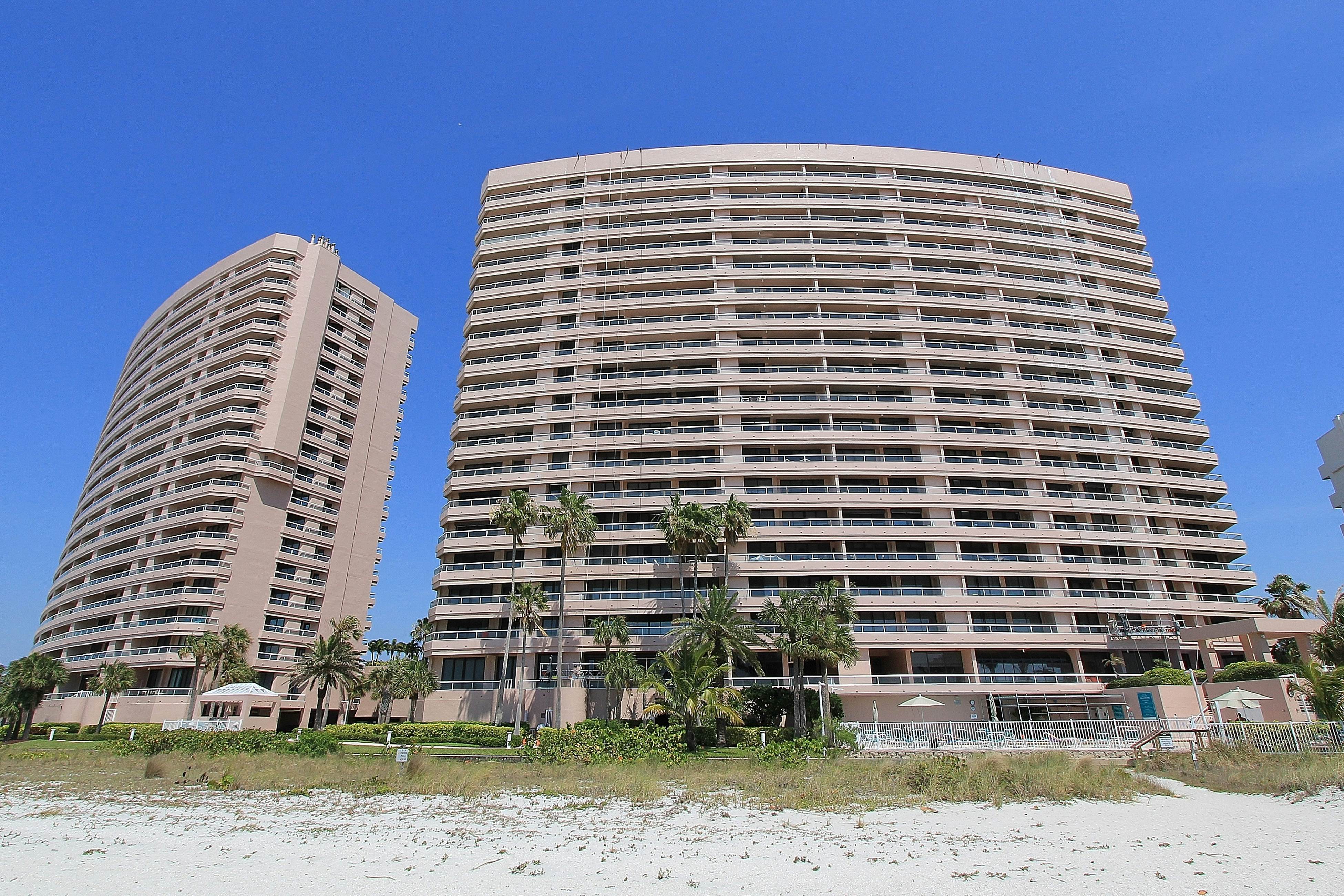 Beachfront condo with great views, balcony, heated pool, sauna & hot tub