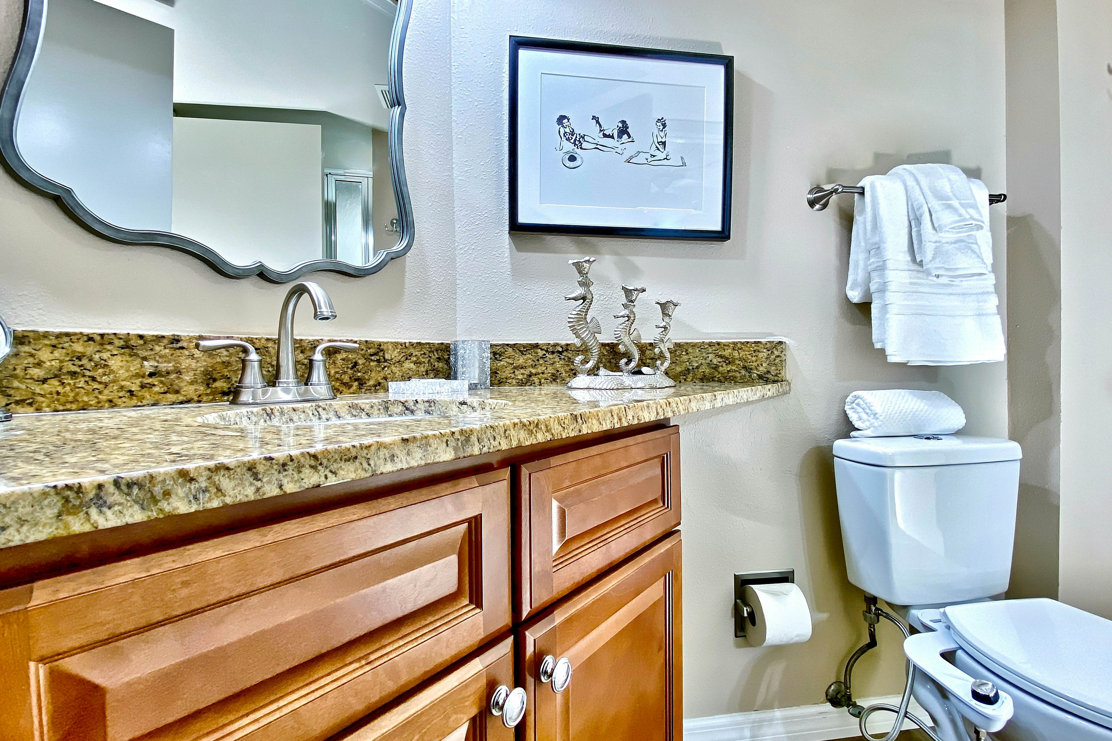 5th-floor condo with unobstructed views, heated pool, hot tub, gym & sauna