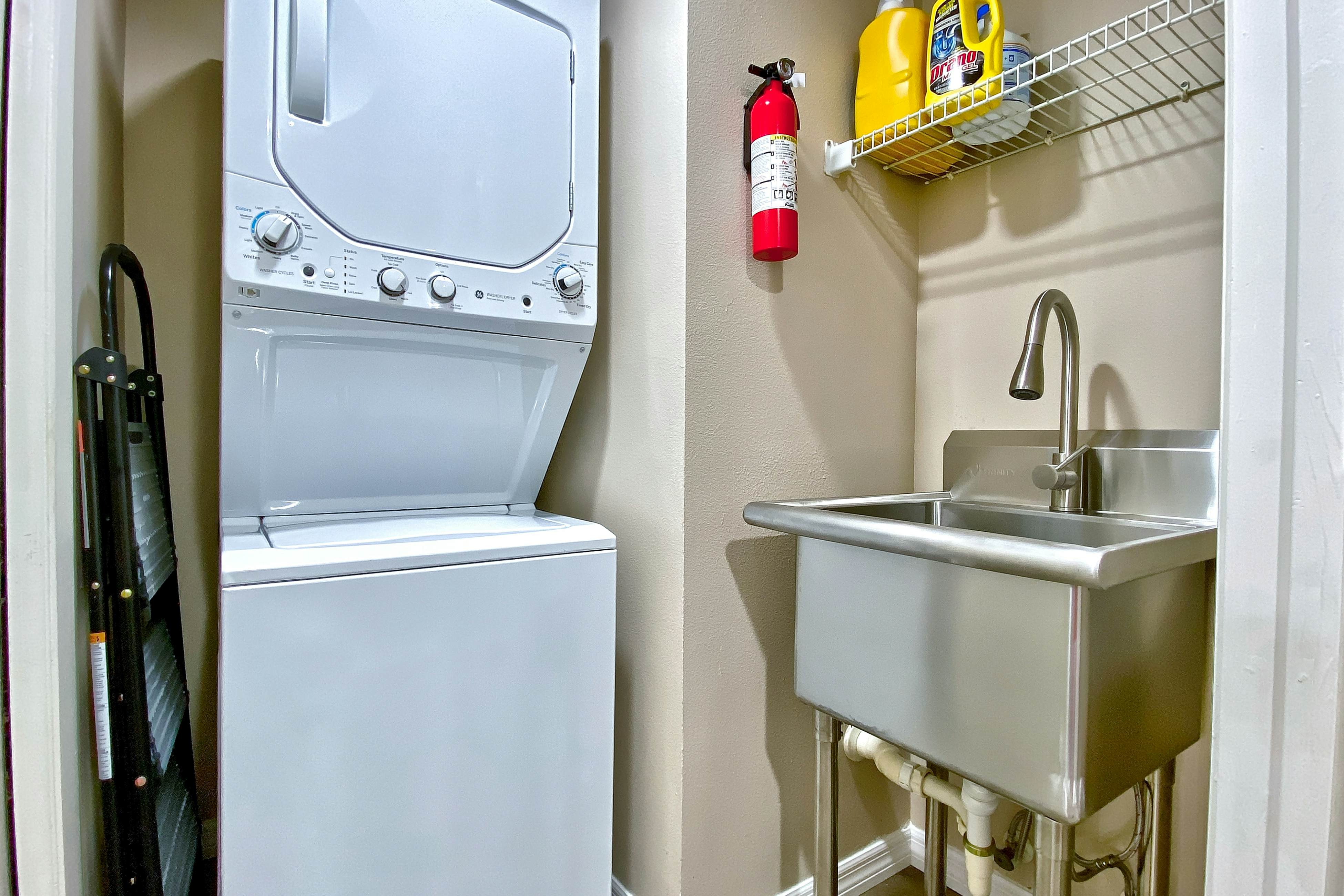 5th-floor condo with unobstructed views, heated pool, hot tub, gym & sauna