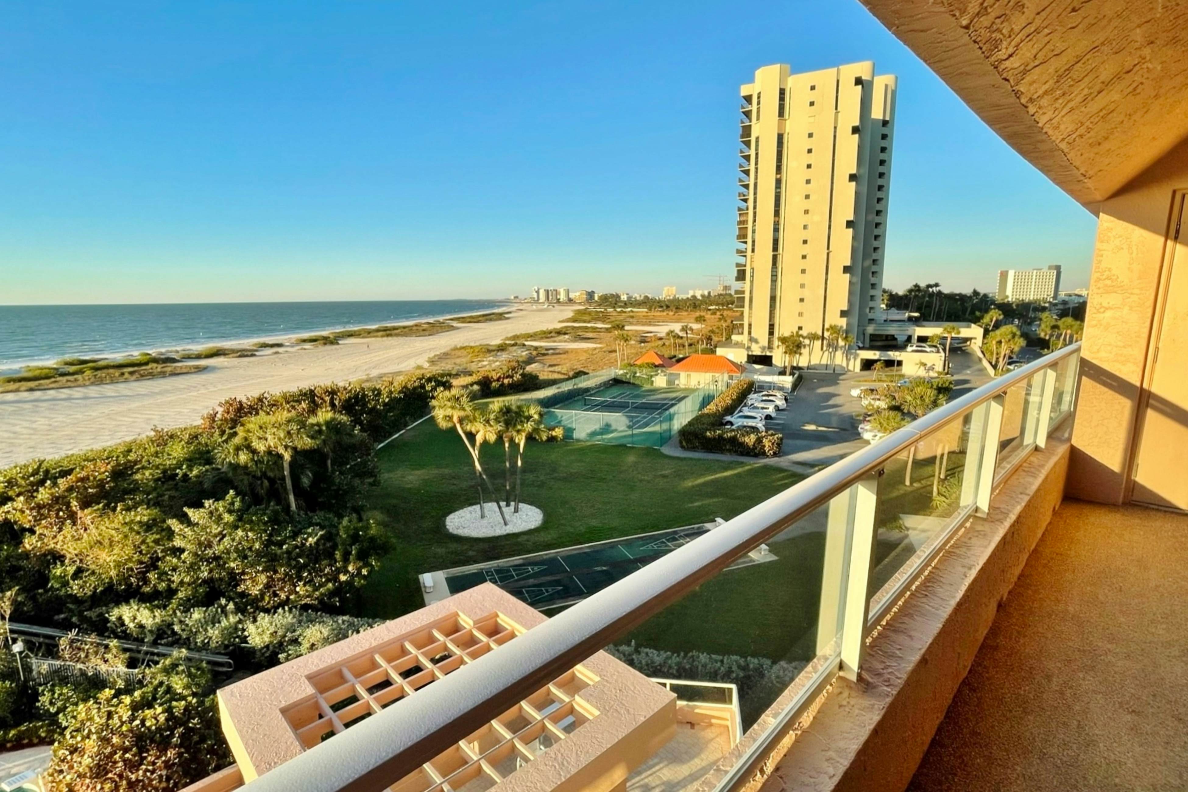 5th-floor condo with unobstructed views, heated pool, hot tub, gym & sauna