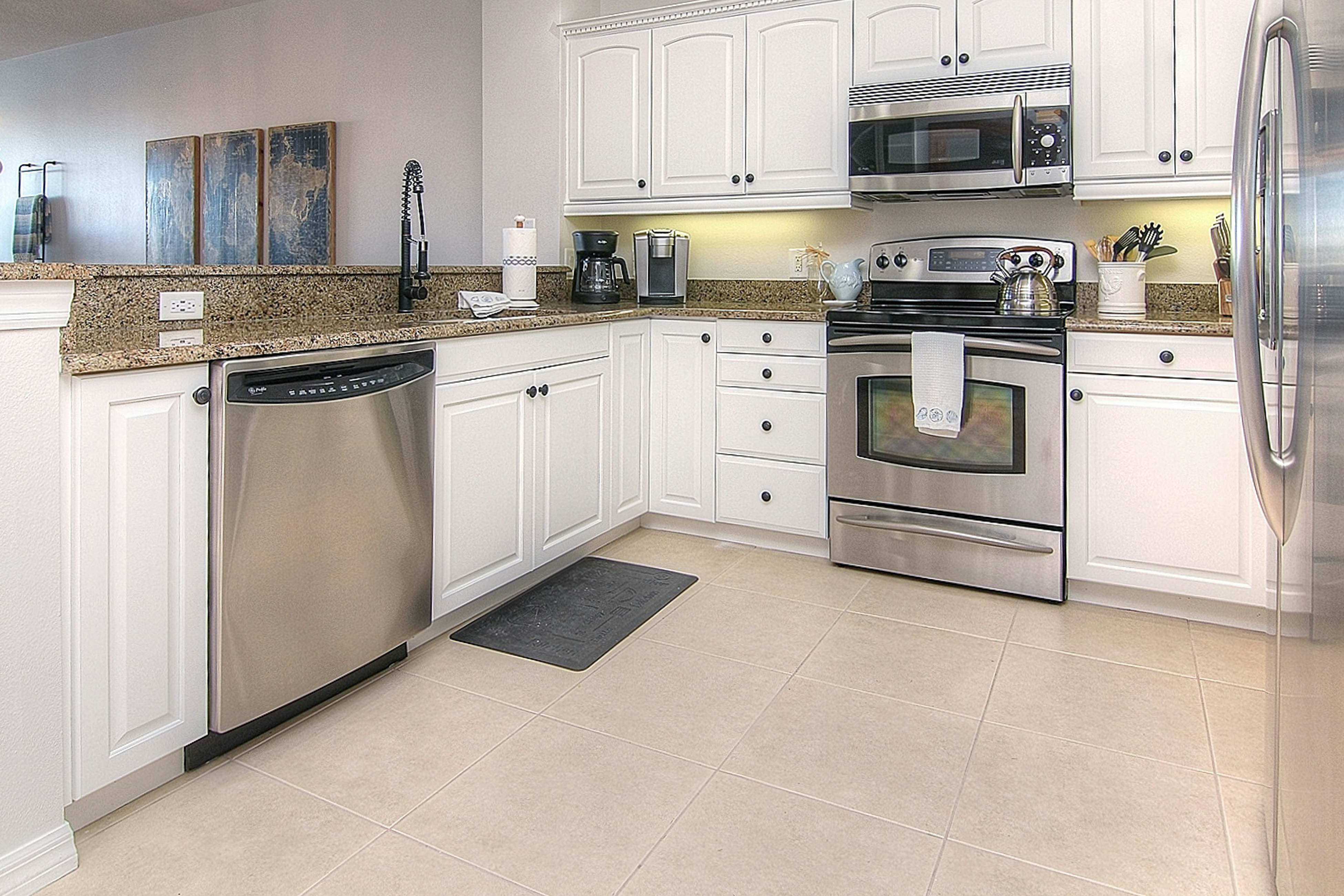 Upscale waterfront condo with heated pool & spa - walk to Clearwater Beach