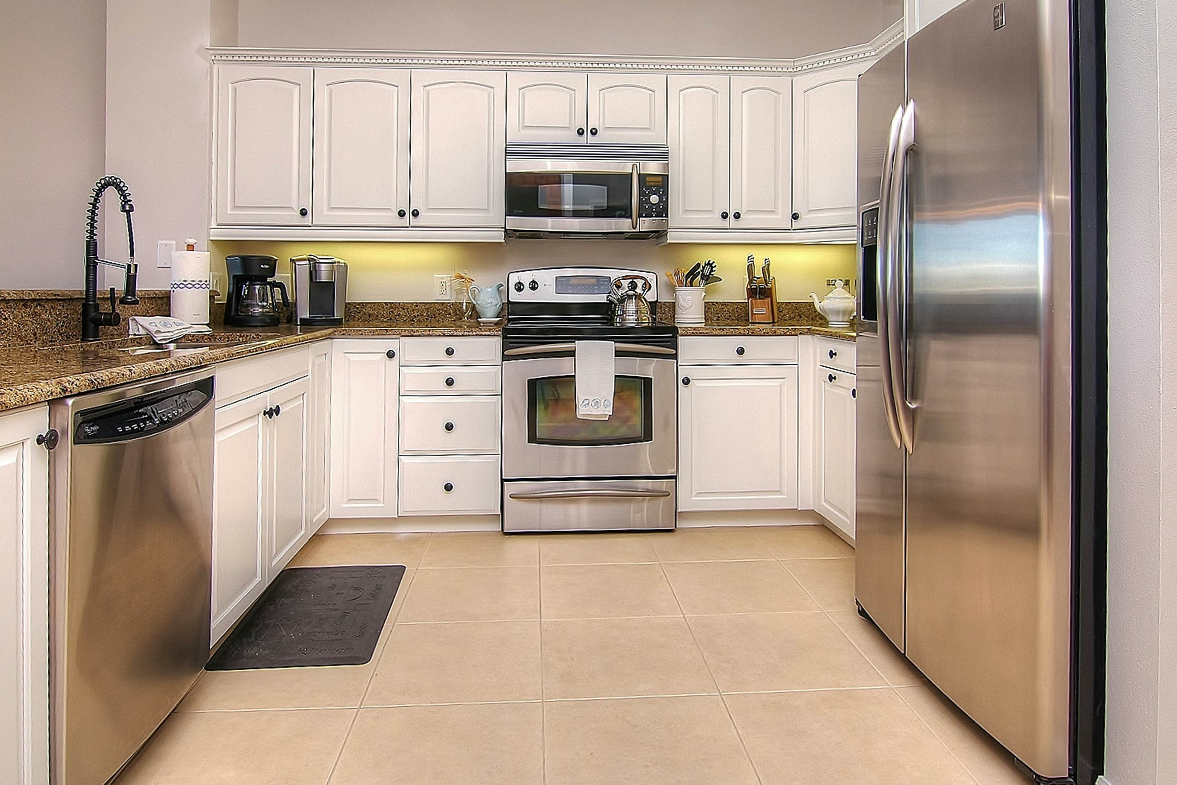 Upscale waterfront condo with heated pool & spa - walk to Clearwater Beach