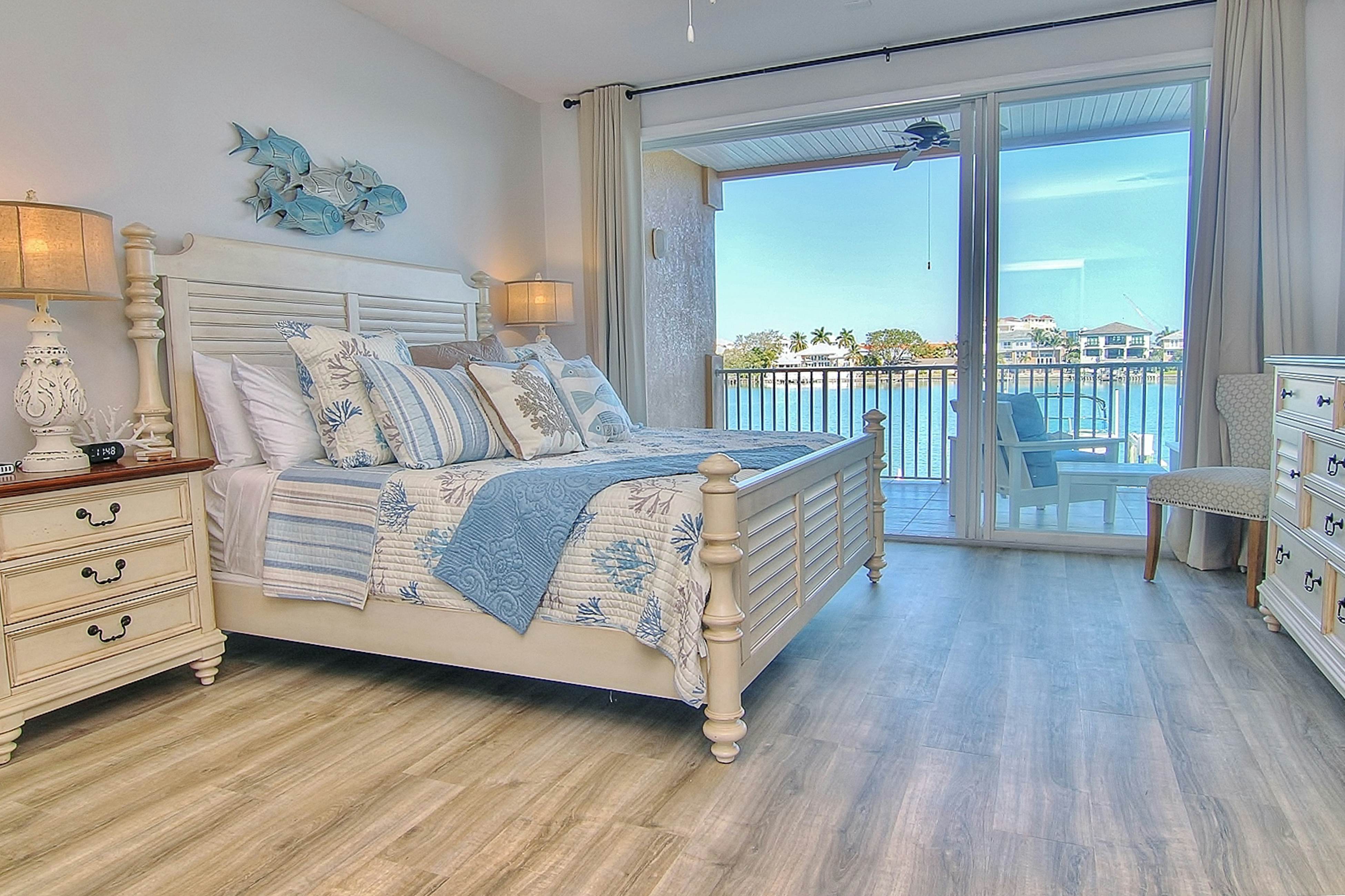 Upscale waterfront condo with heated pool & spa - walk to Clearwater Beach
