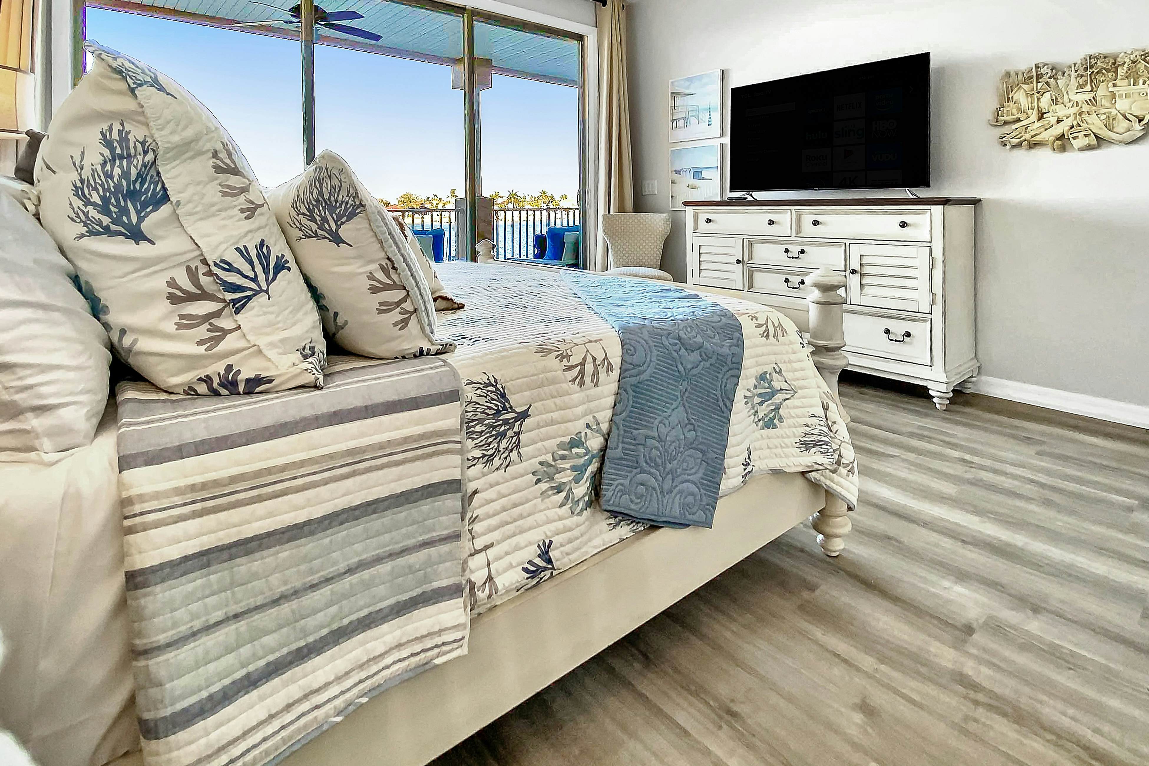 Upscale waterfront condo with heated pool & spa - walk to Clearwater Beach