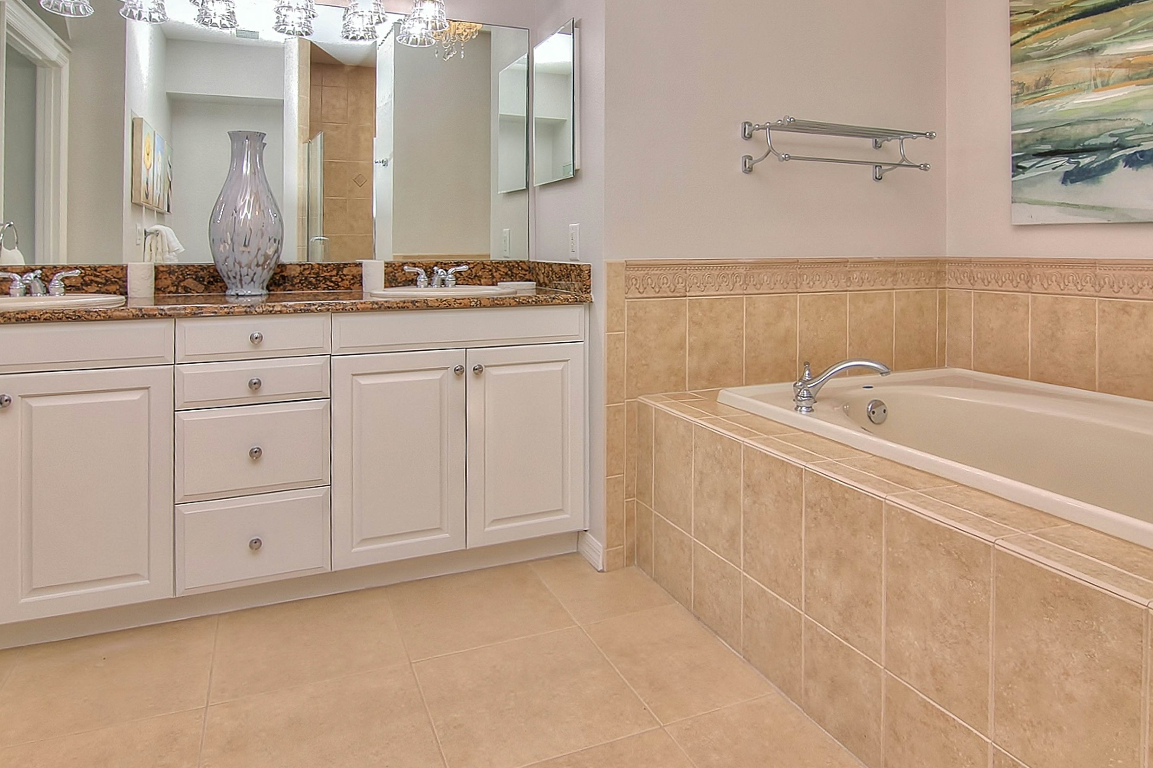 Upscale waterfront condo with heated pool & spa - walk to Clearwater Beach