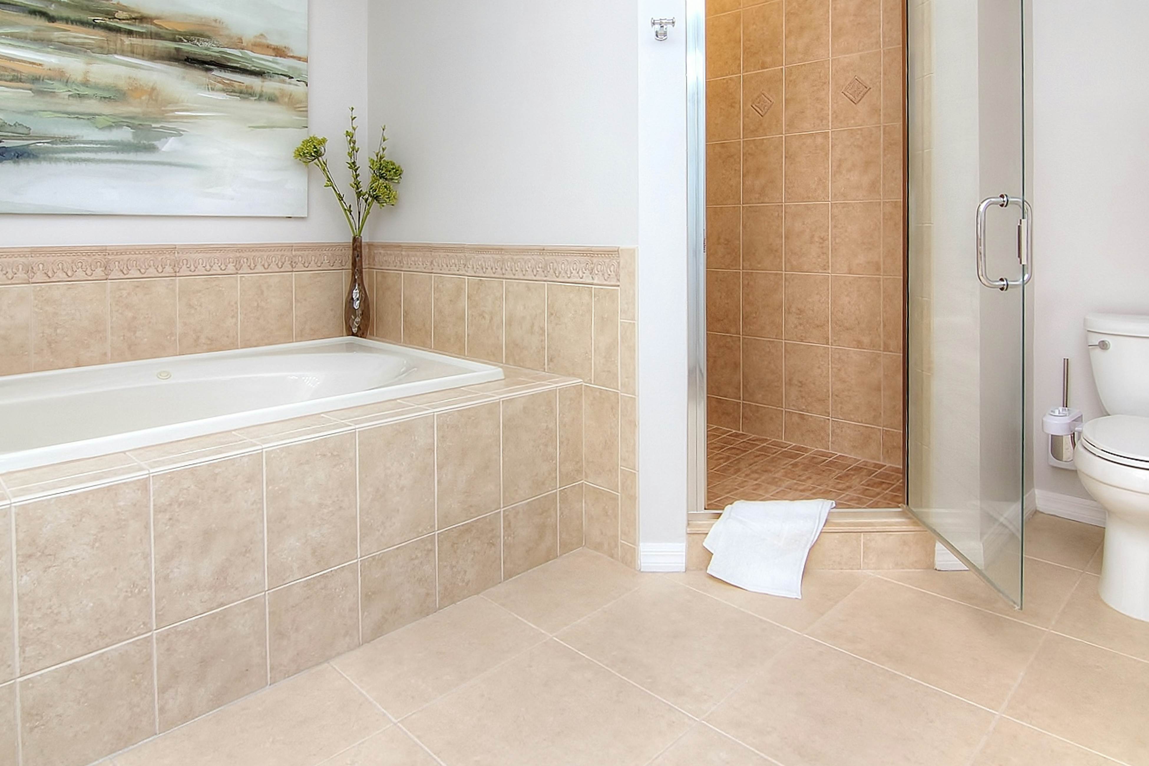 Upscale waterfront condo with heated pool & spa - walk to Clearwater Beach