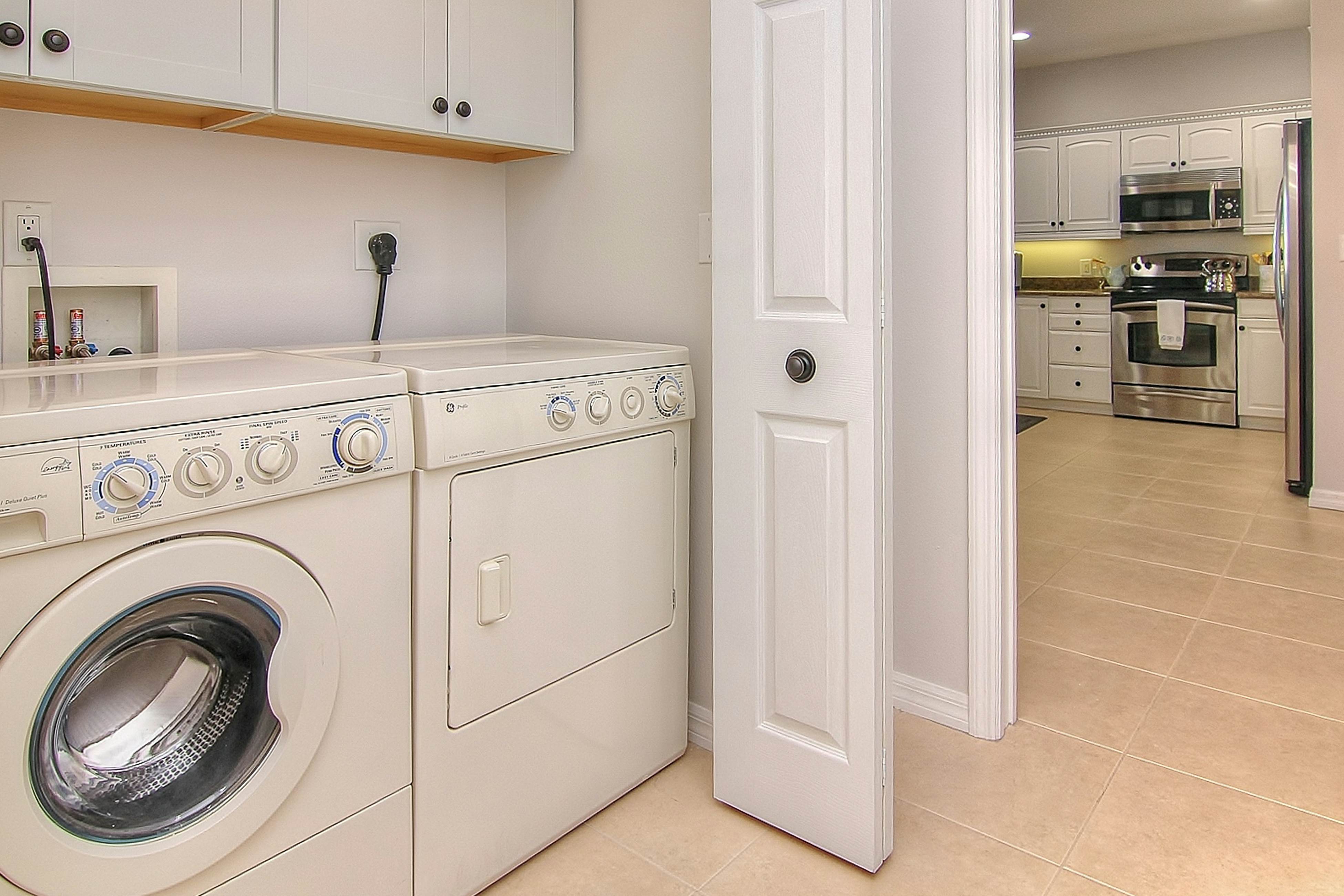 Upscale waterfront condo with heated pool & spa - walk to Clearwater Beach